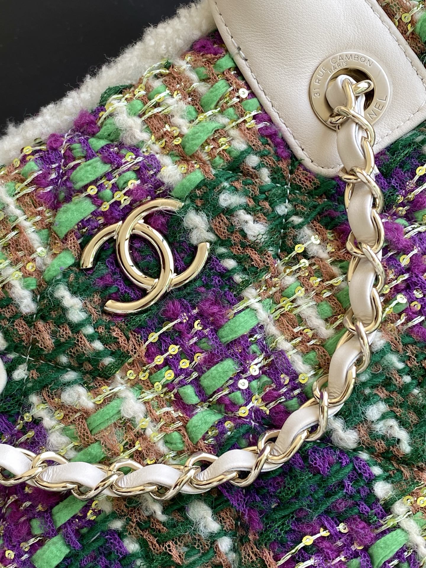 Chanel Tote Bag White L-s