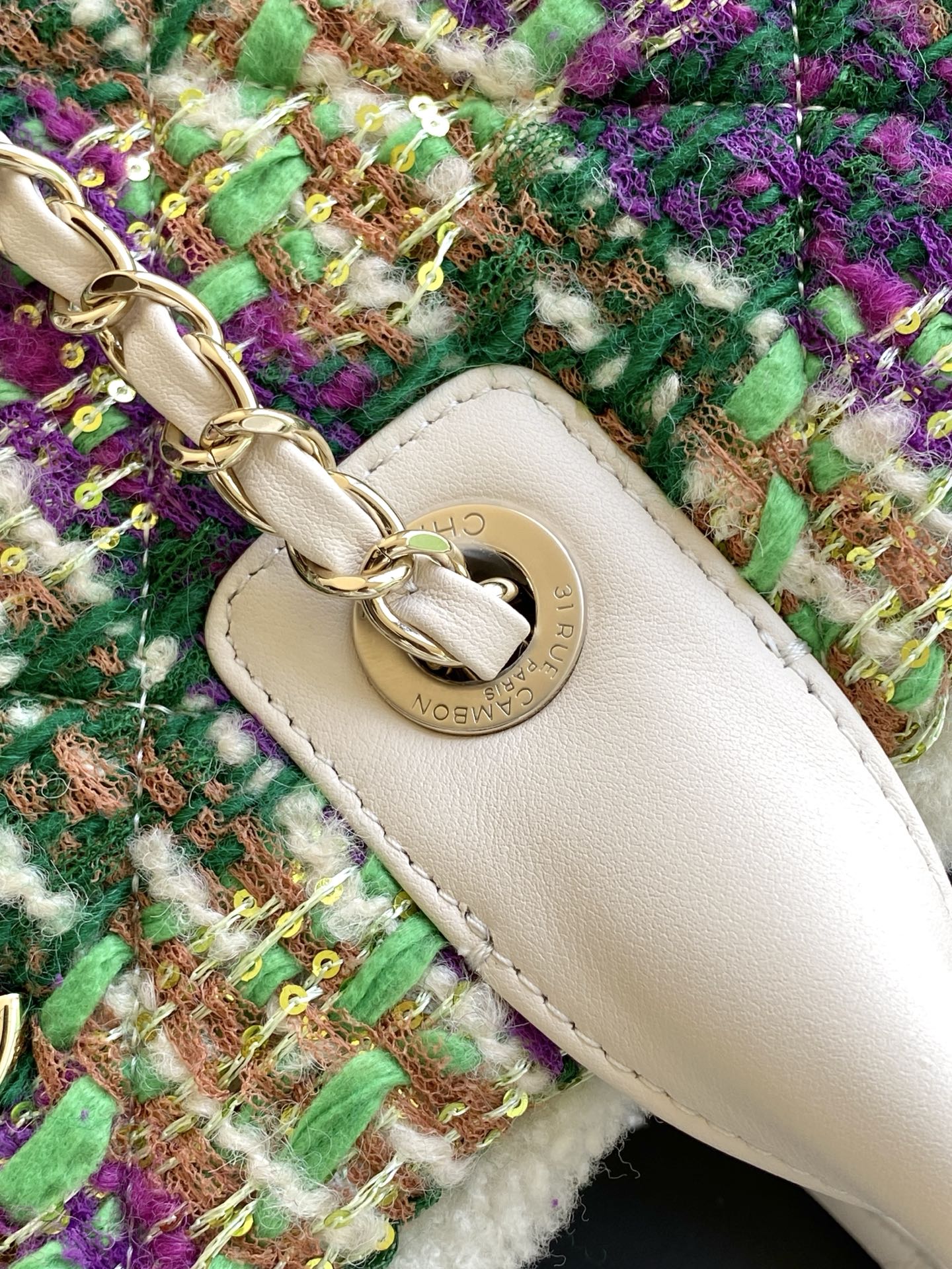 Chanel Tote Bag White L-s