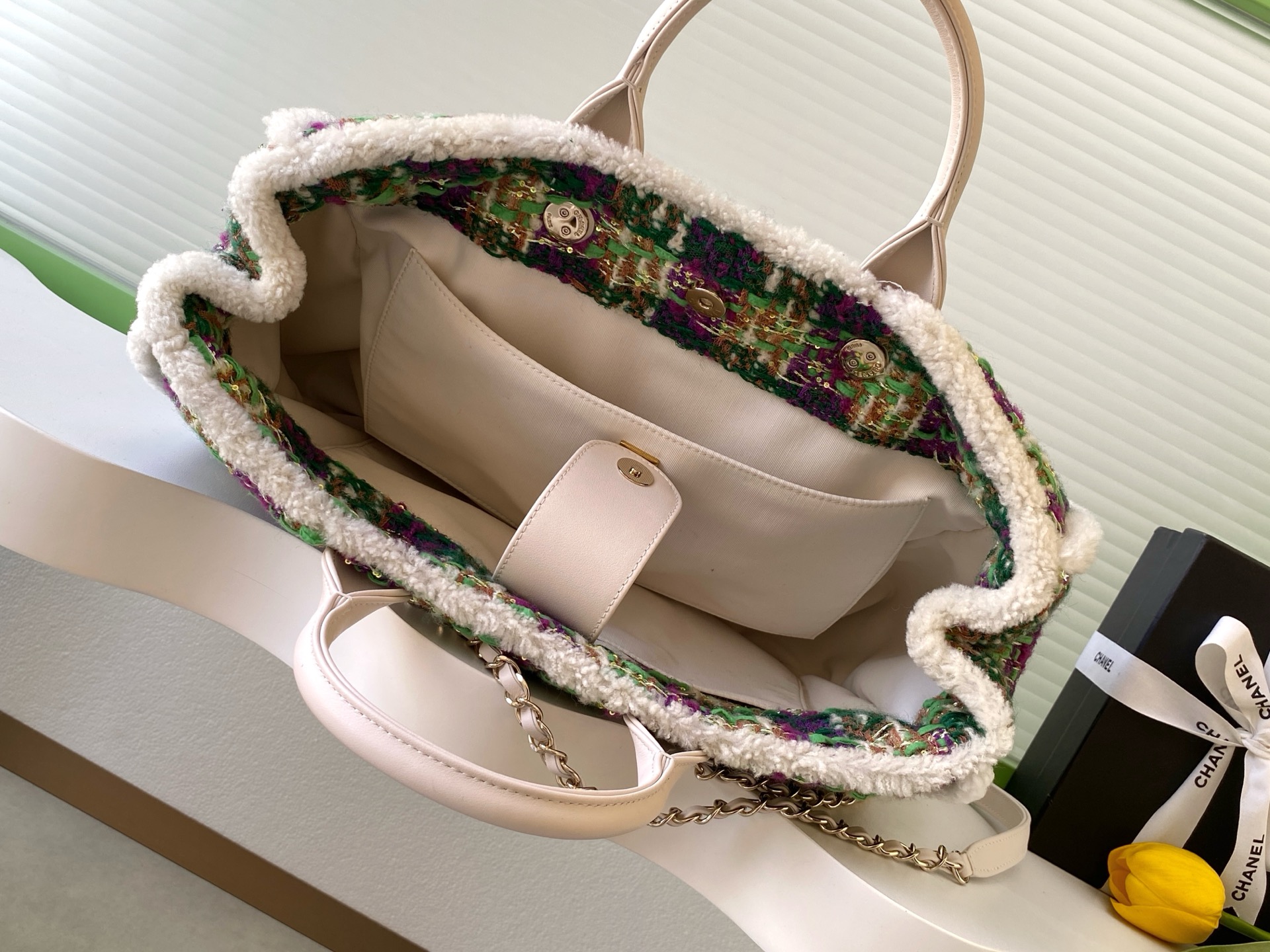 Chanel Tote Bag White L-s