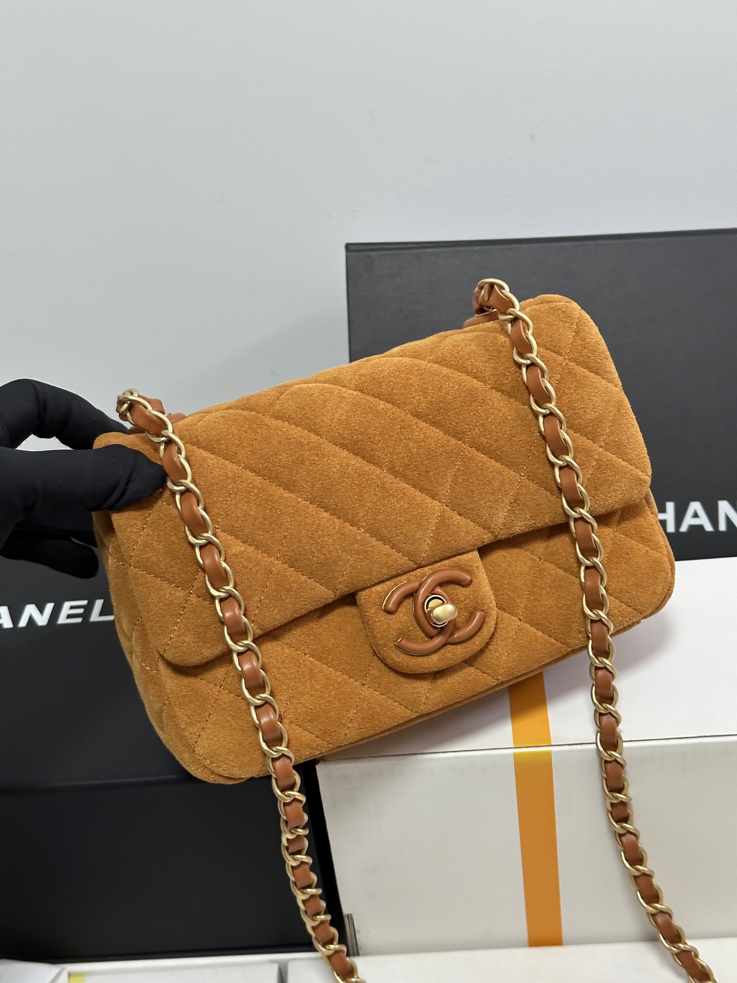 Chanel Basic Bag M-l-s
