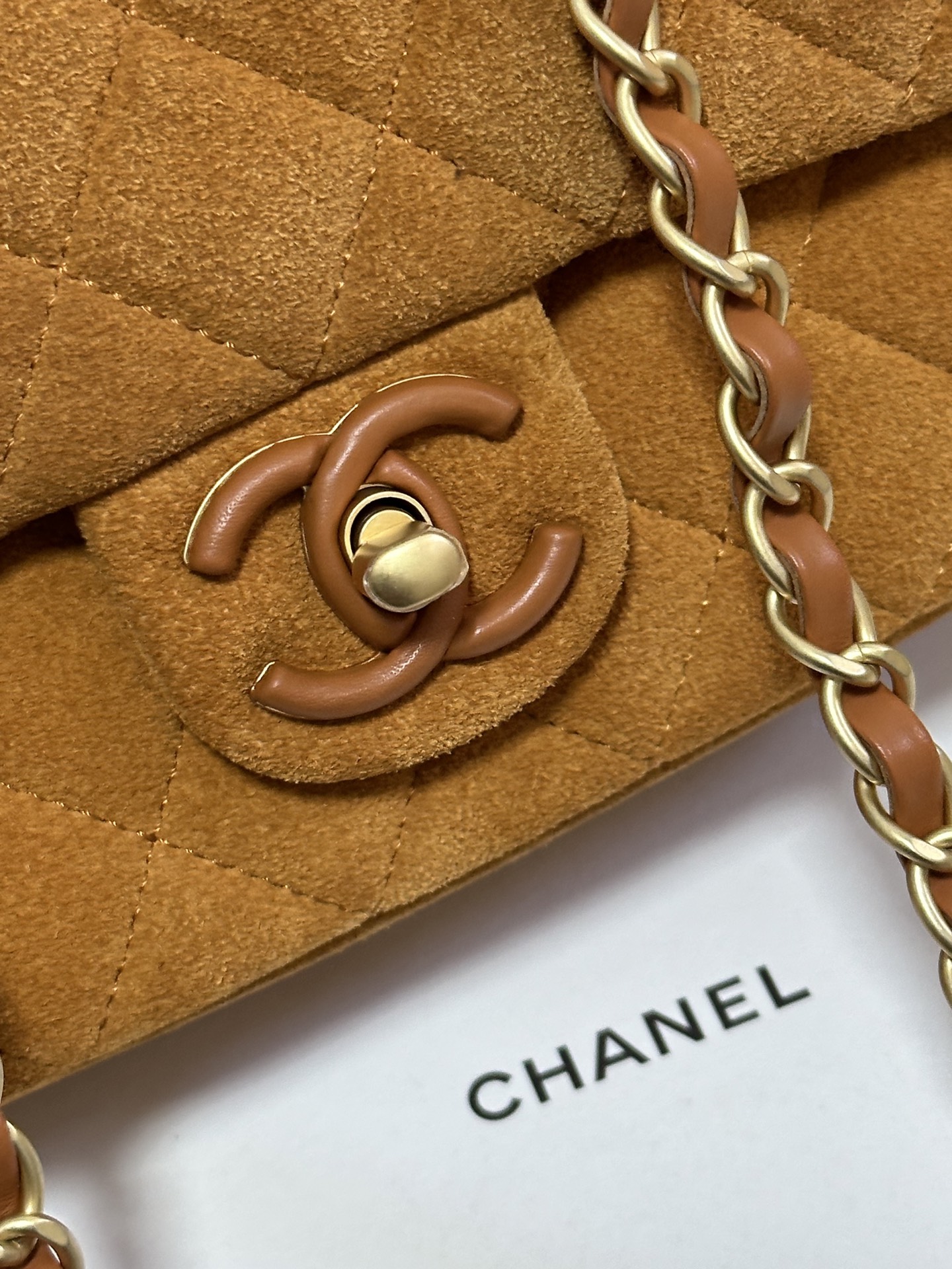 Chanel Basic Bag M-l-s