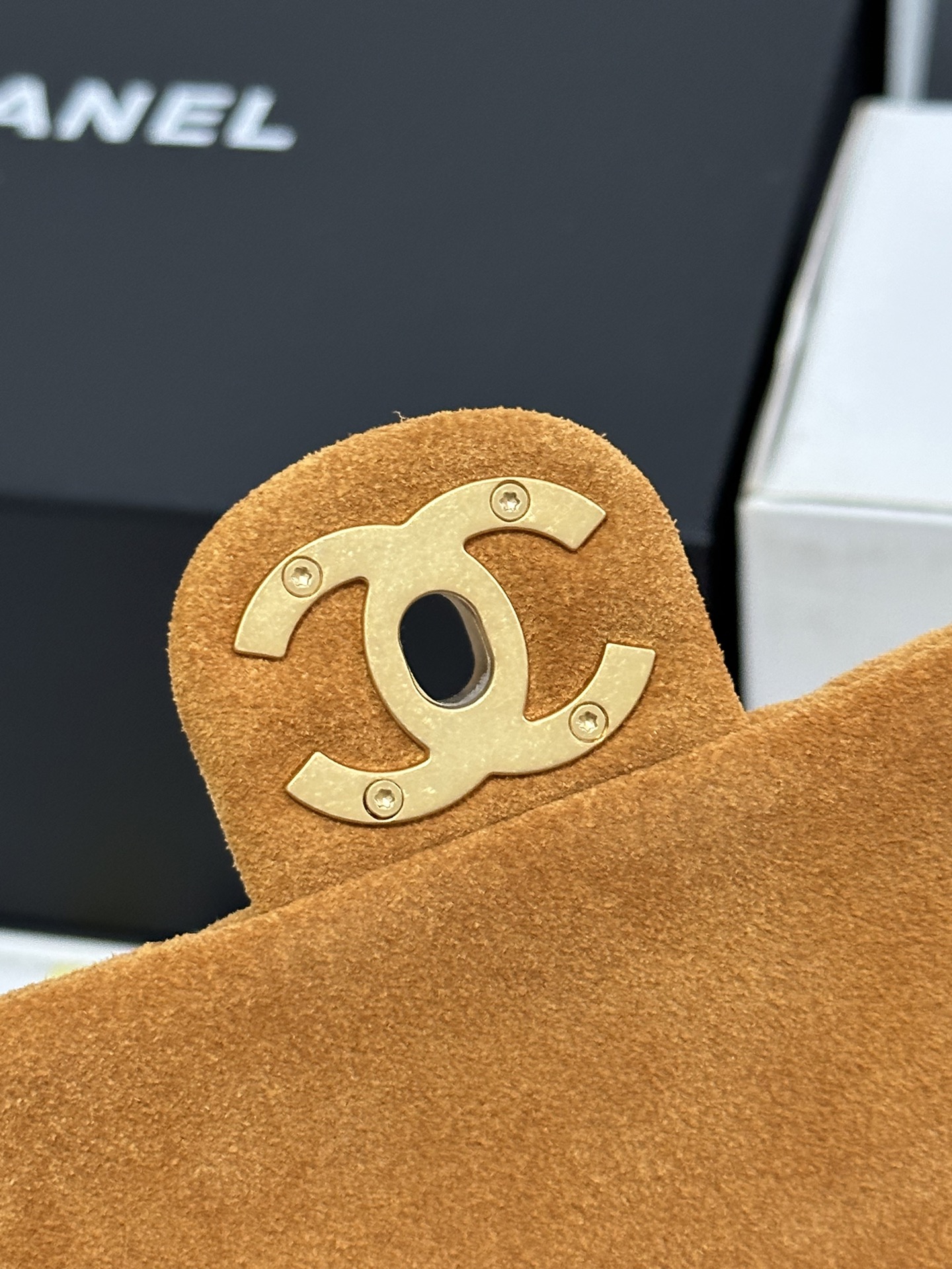 Chanel Basic Bag M-l-s