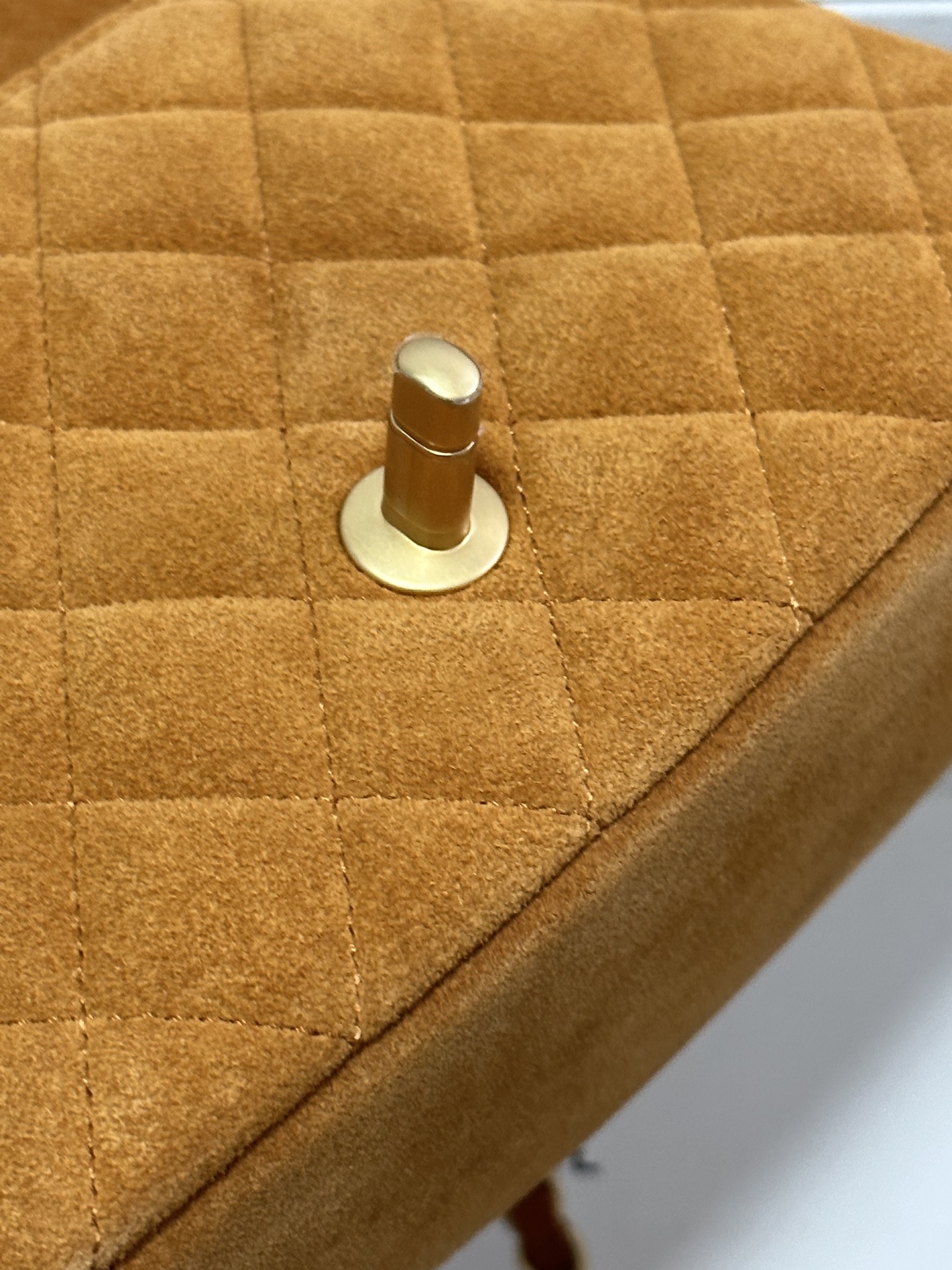 Chanel Basic Bag M-l-s