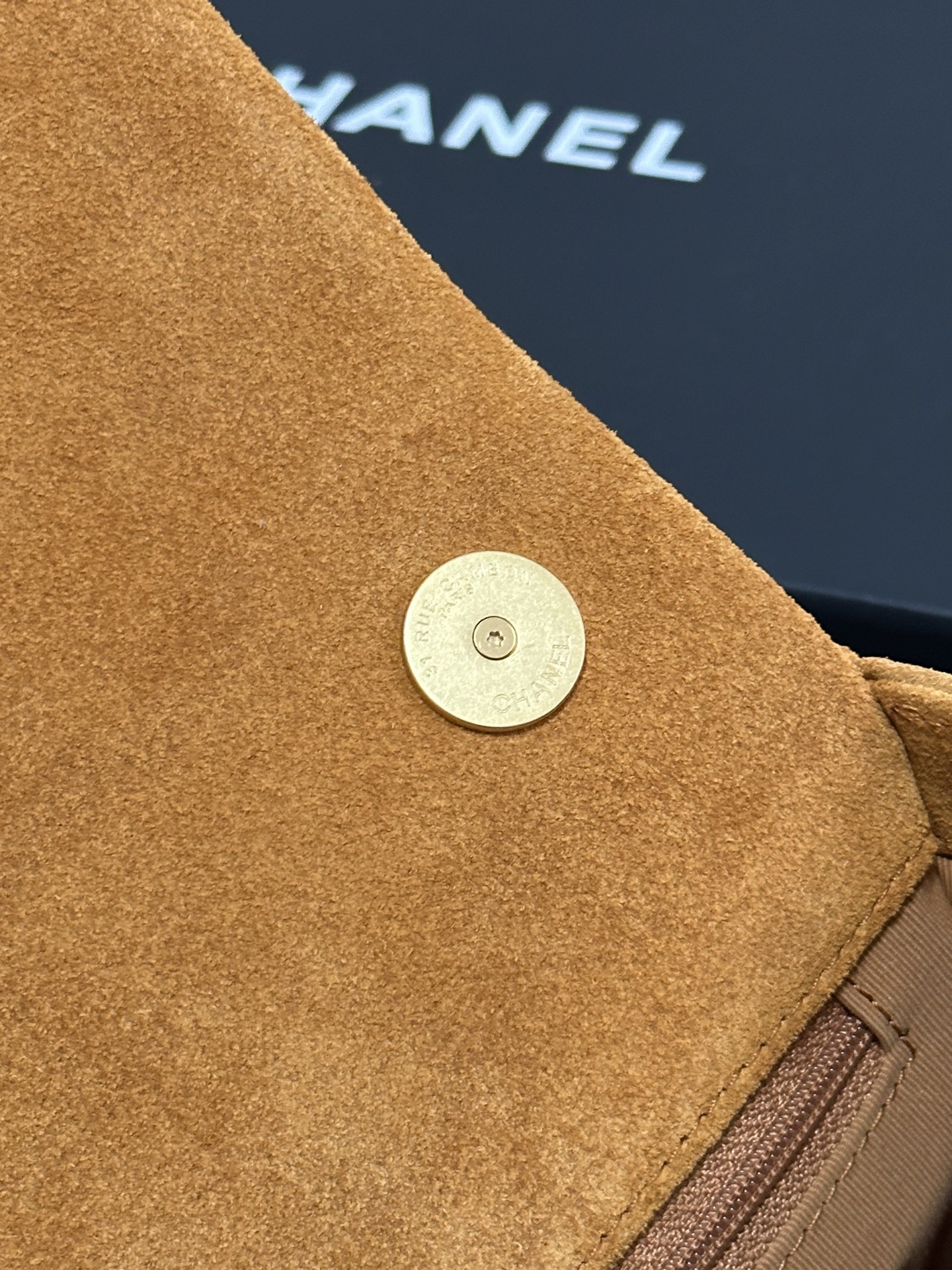 Chanel Basic Bag M-l-s