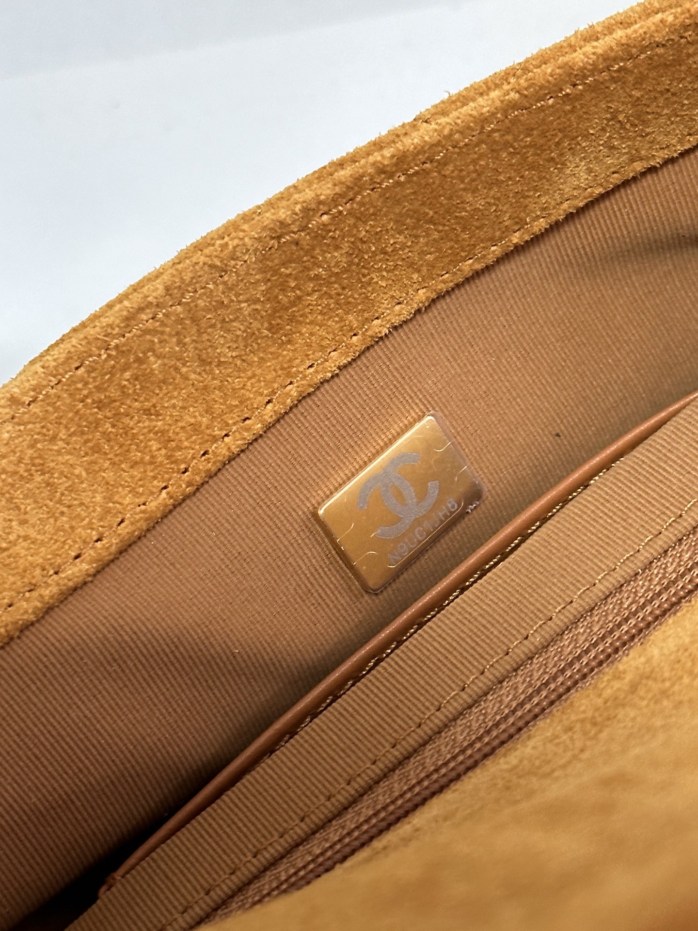 Chanel Basic Bag M-l-s