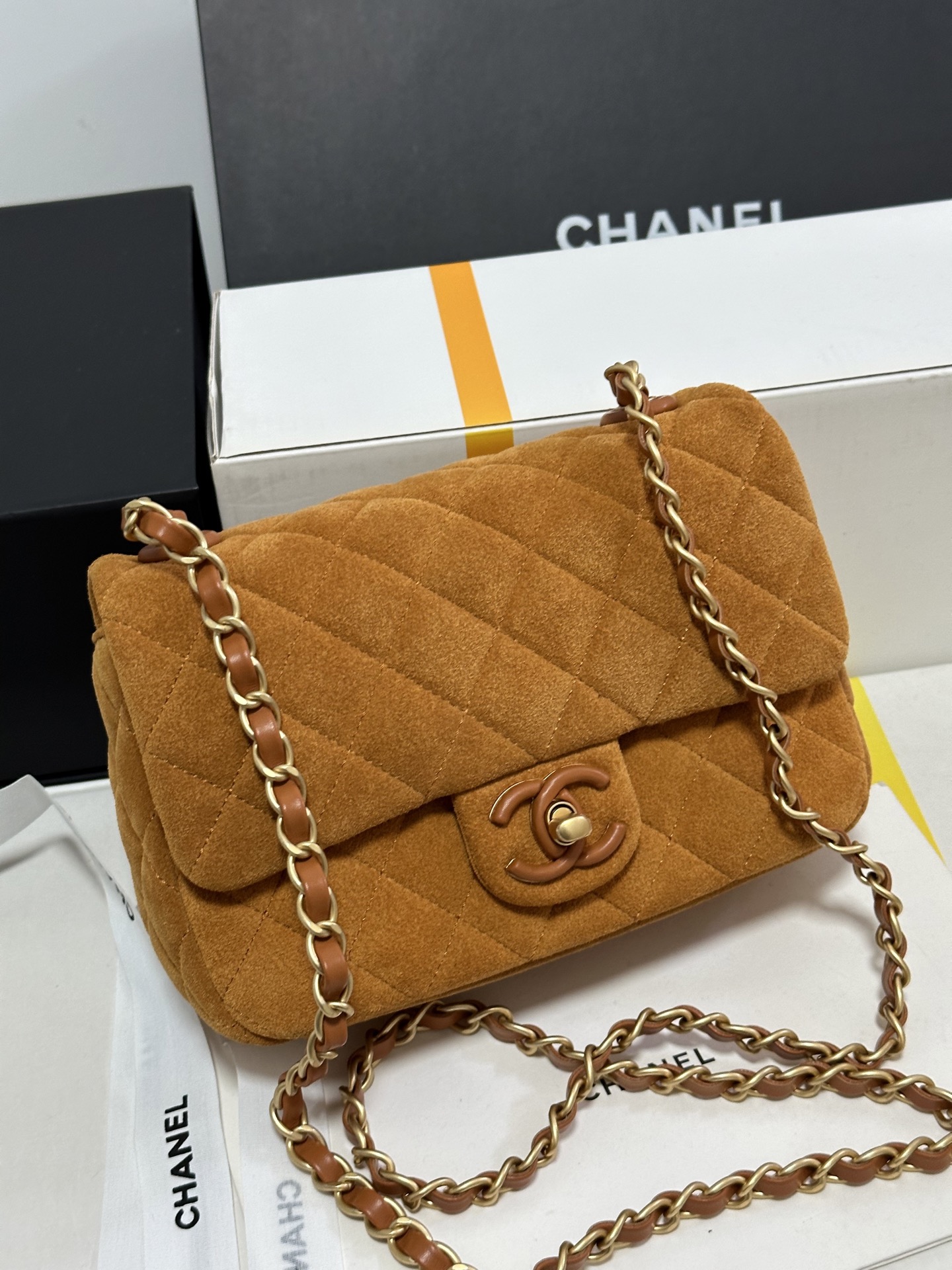 Chanel Basic Bag M-l-s