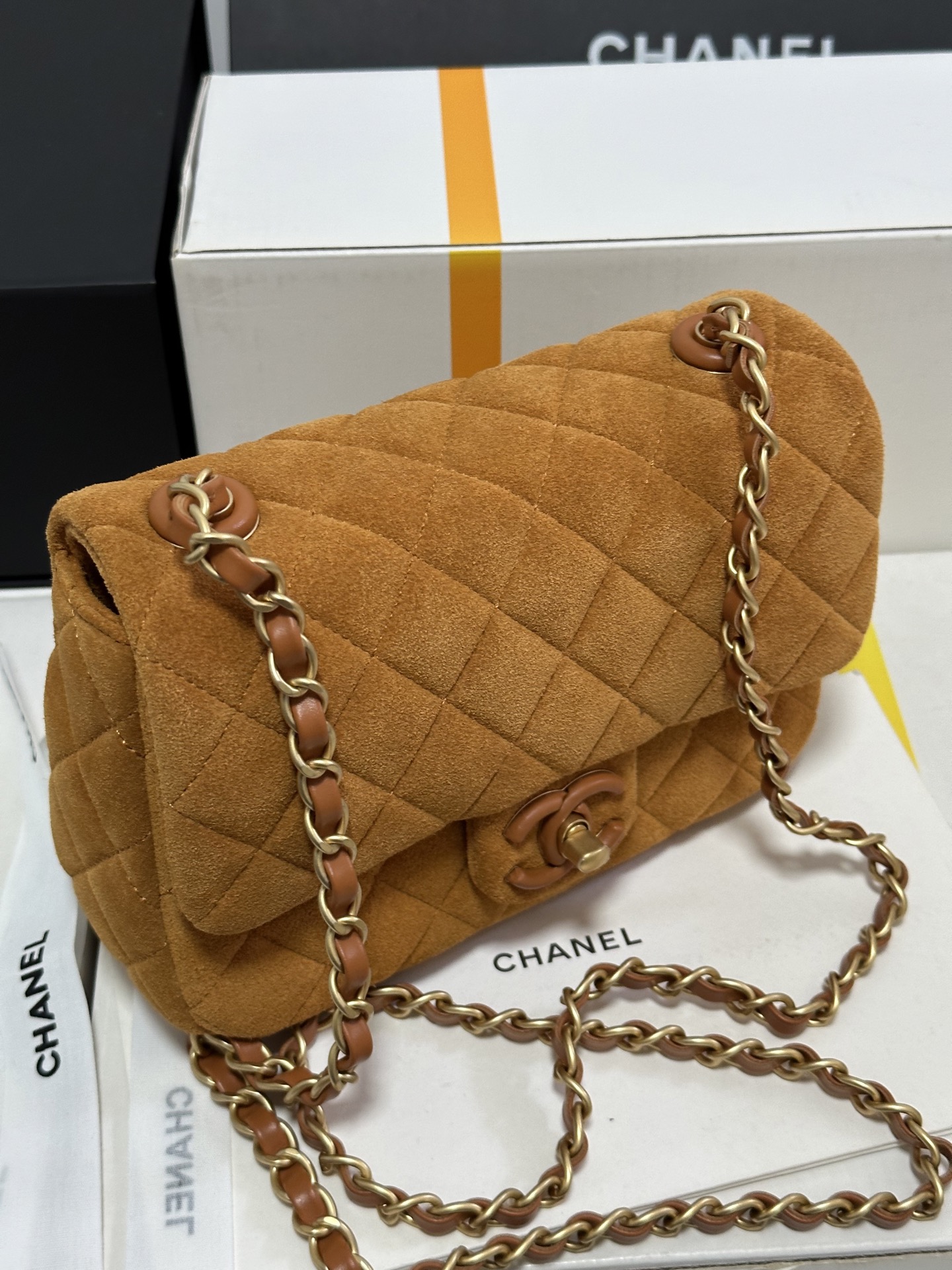 Chanel Basic Bag M-l-s
