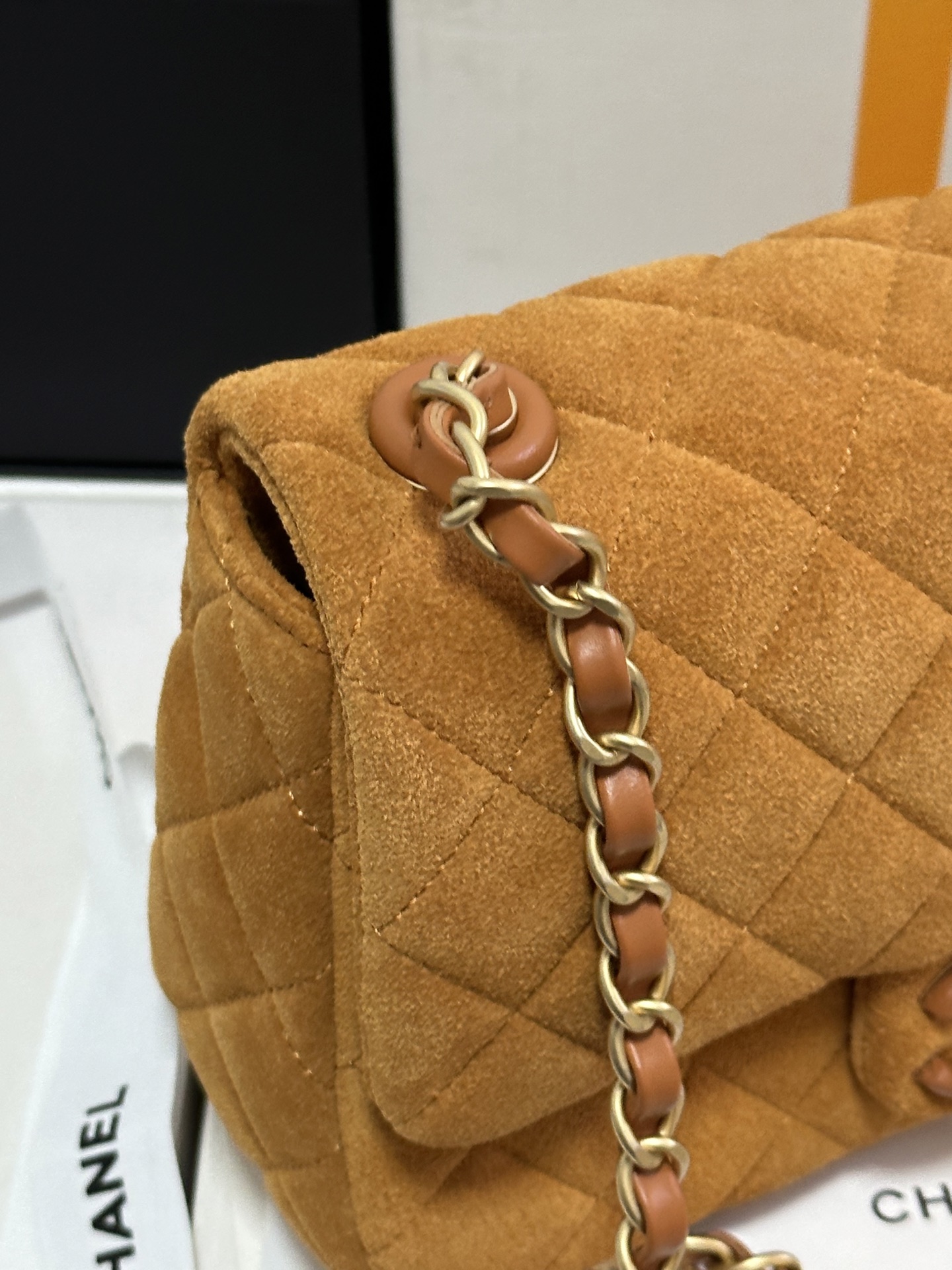 Chanel Basic Bag M-l-s