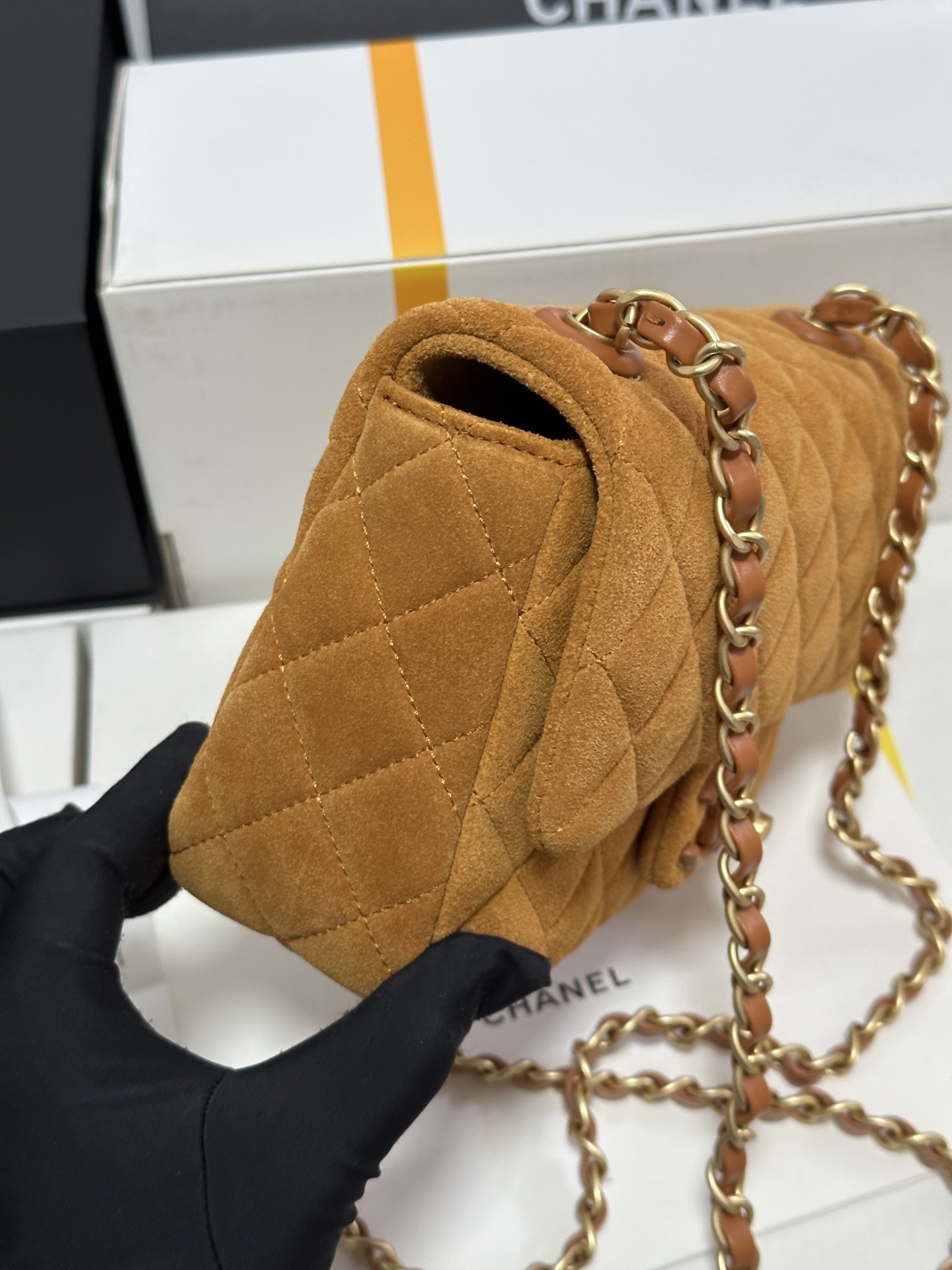 Chanel Basic Bag M-l-s