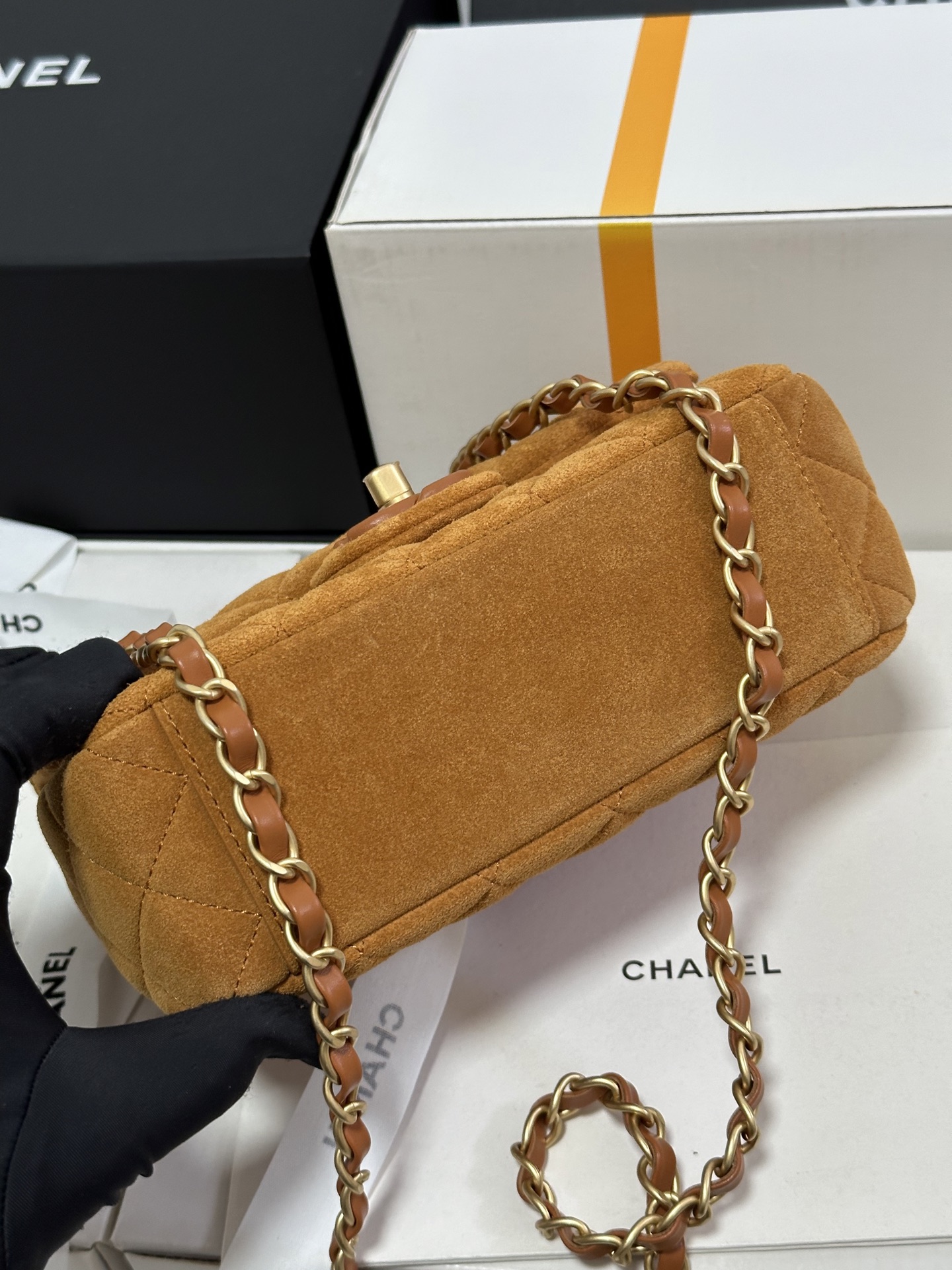 Chanel Basic Bag M-l-s