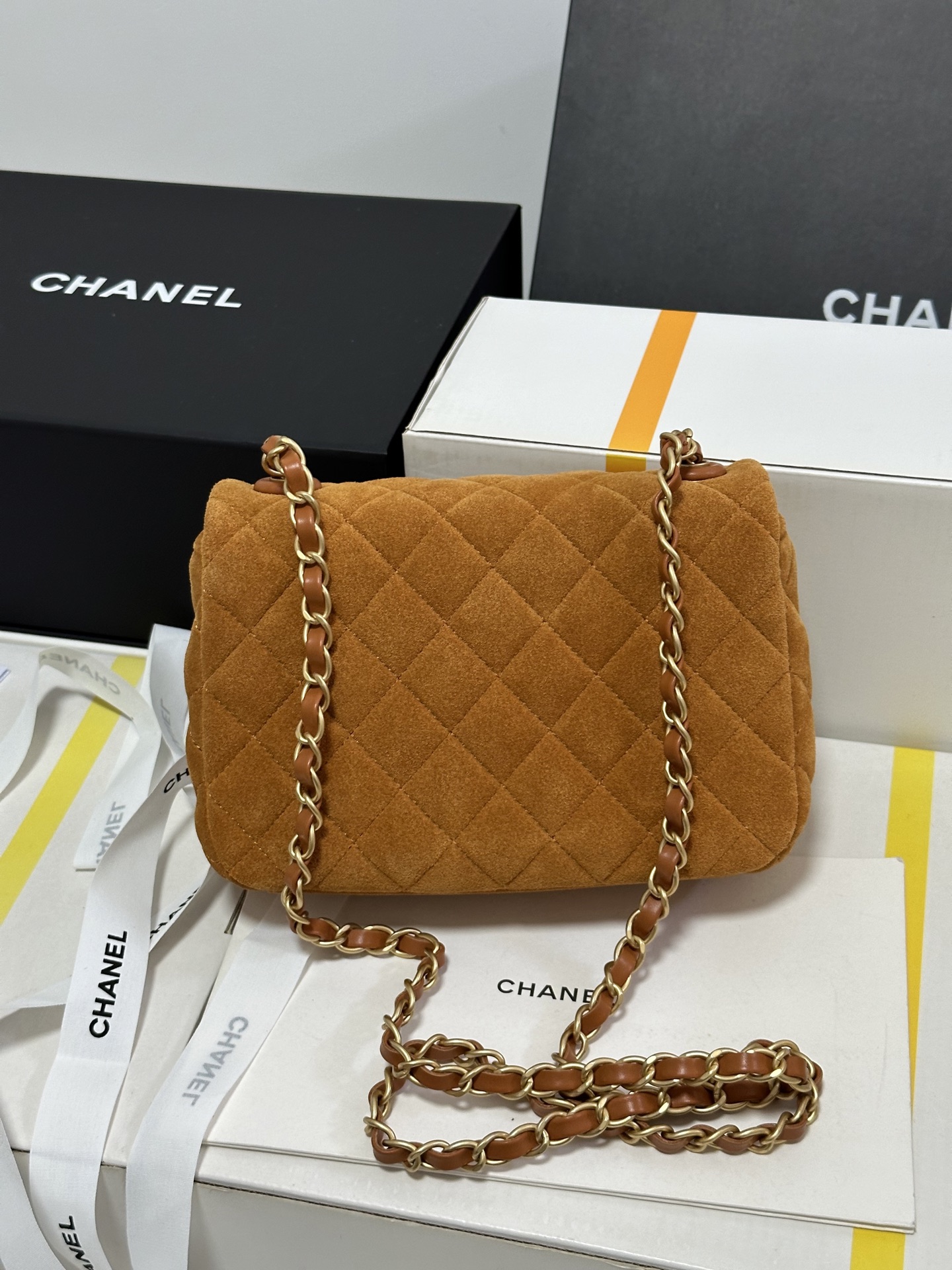 Chanel Basic Bag M-l-s