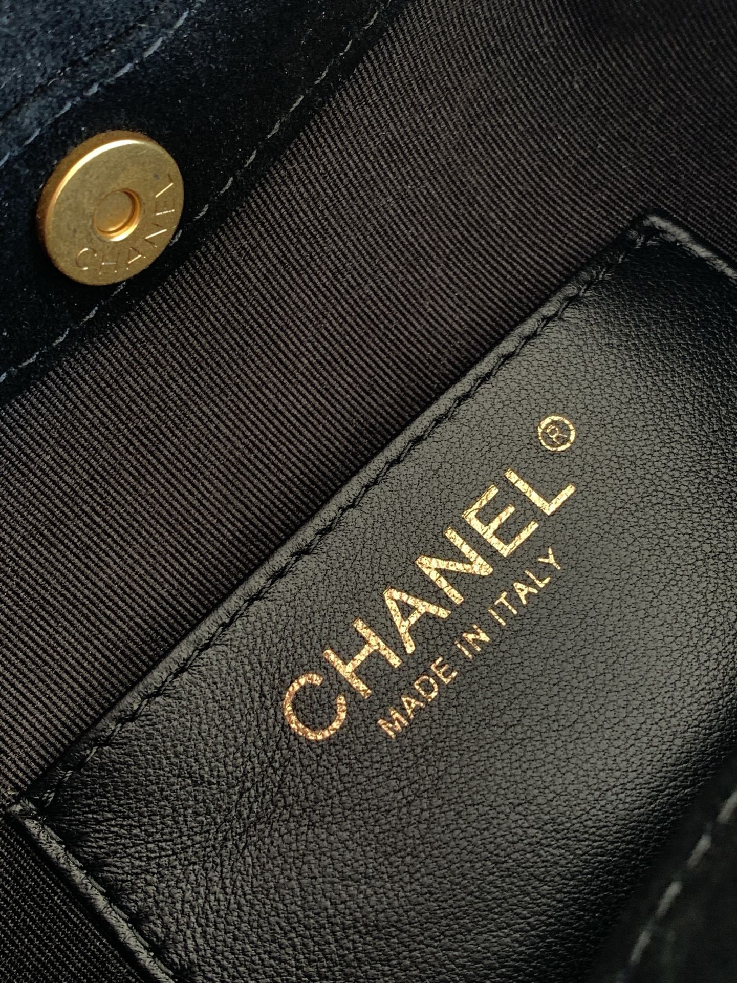 Chanel Basic Bag L-s