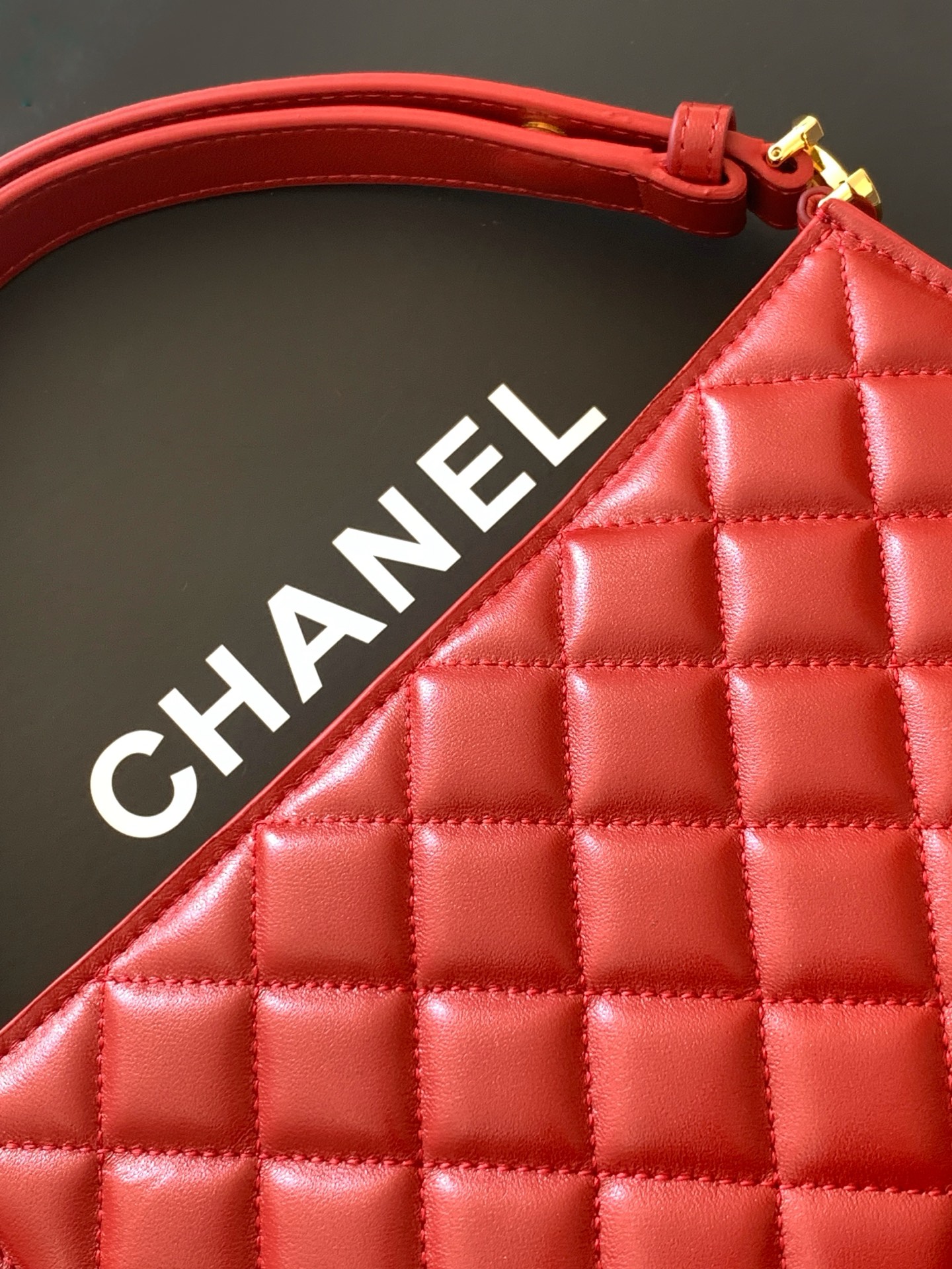Chanel Basic Bag Sheepskin Gold L-s