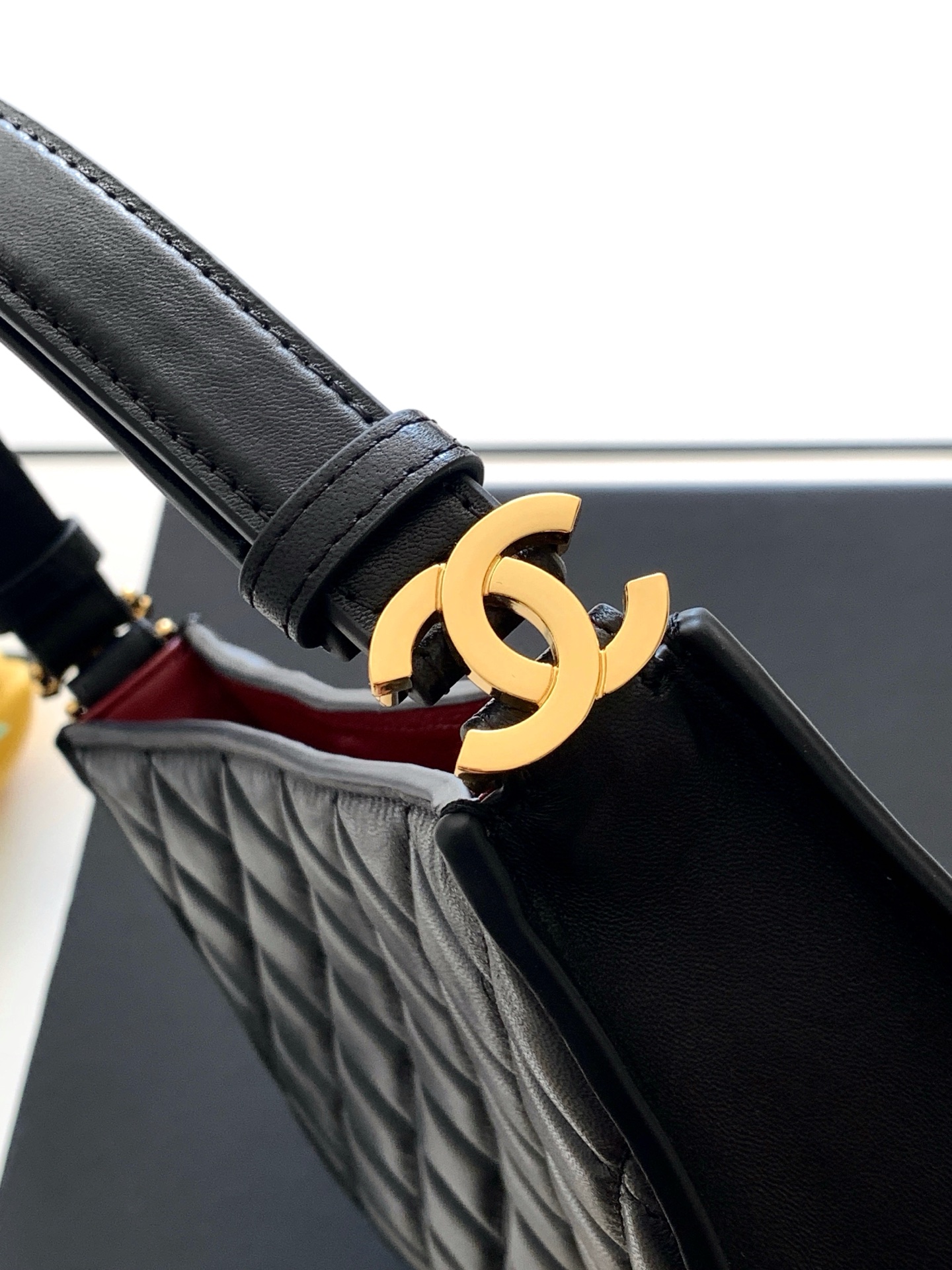 Chanel Basic Bag Sheepskin Gold L-s