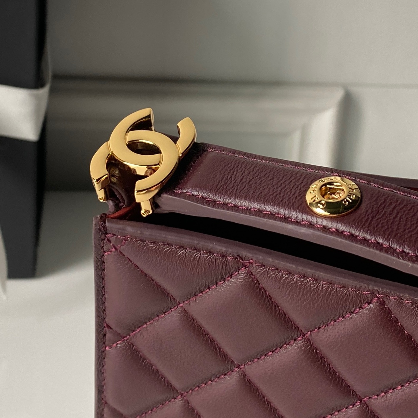 Chanel Basic Bag Sheepskin Red 22cm-l-s