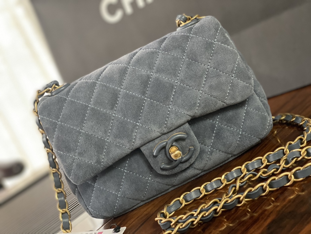 Chanel Basic Bag L-s