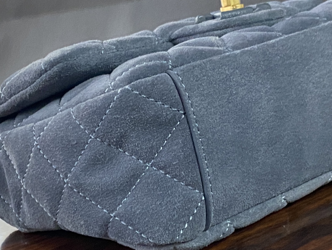 Chanel Basic Bag L-s