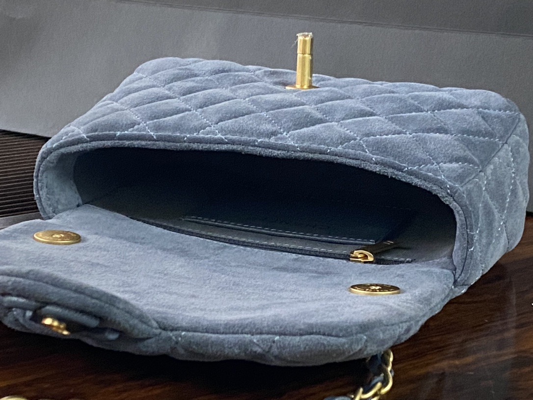 Chanel Basic Bag L-s