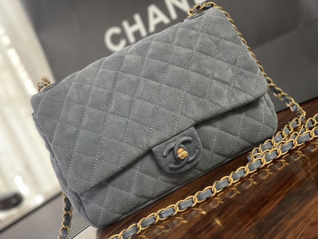 Chanel Basic Bag L-s