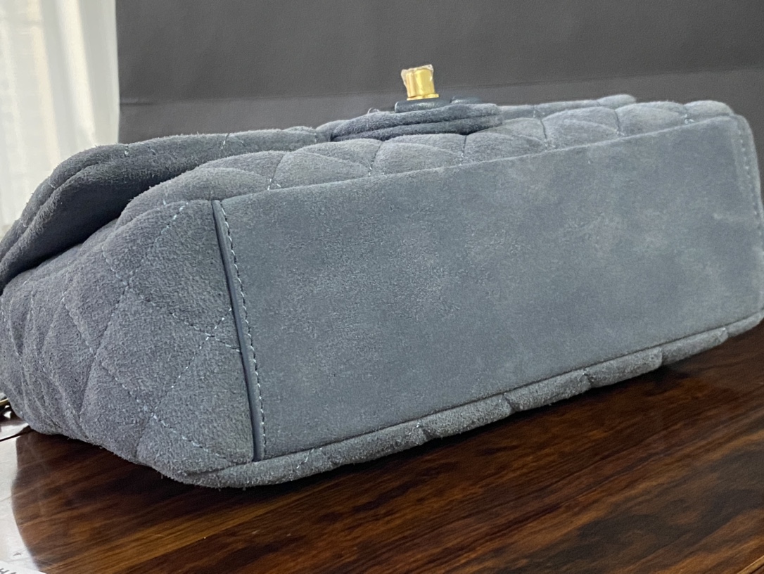 Chanel Basic Bag L-s