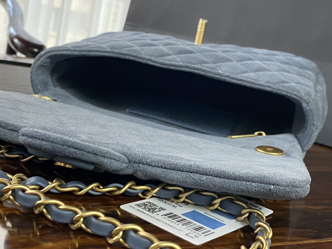 Chanel Basic Bag L-s