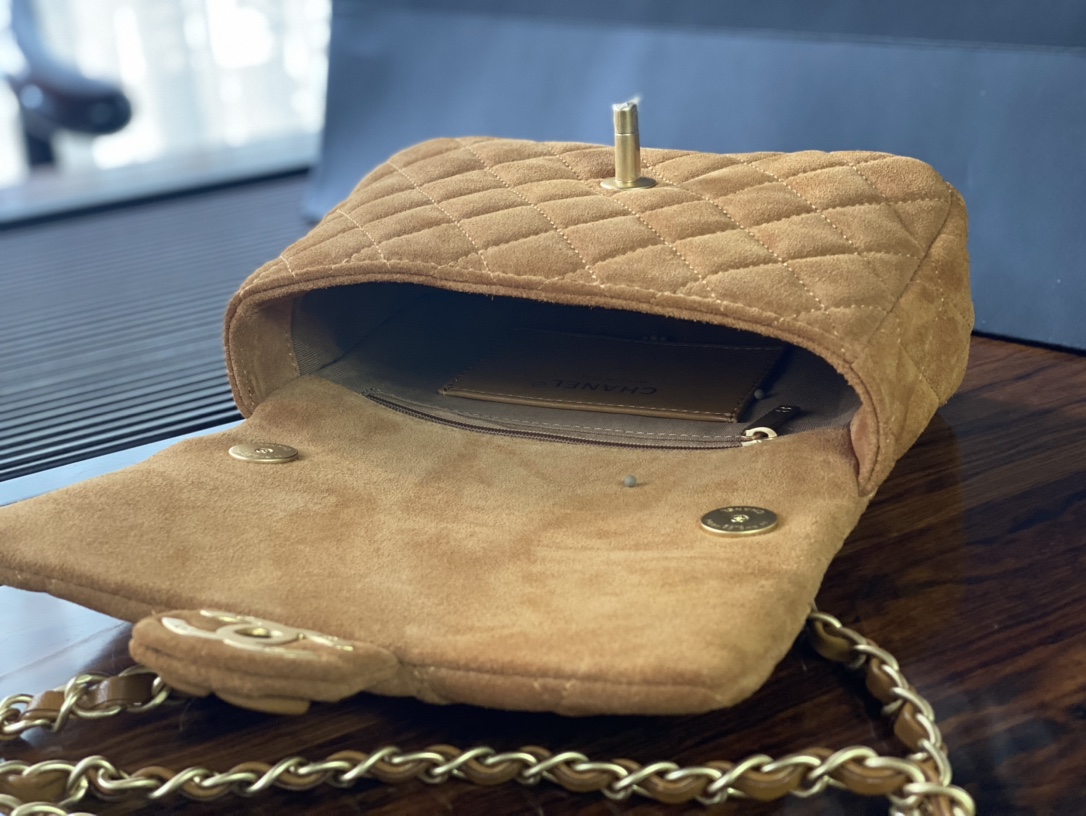 Chanel Basic Bag L-s