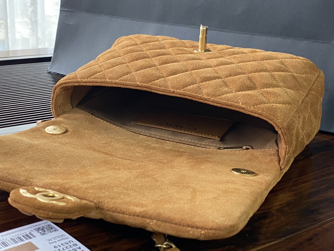 Chanel Basic Bag L-s