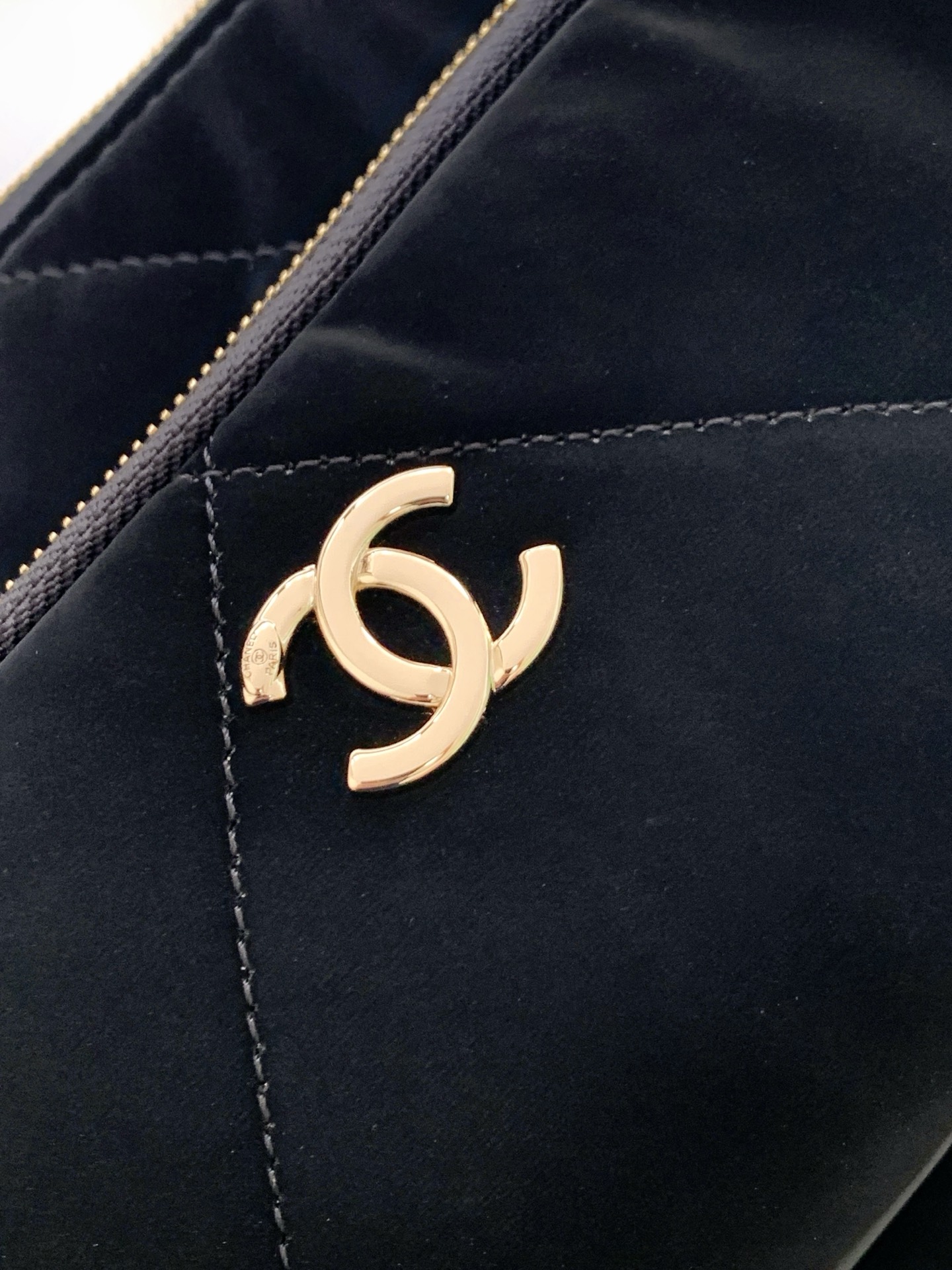 Chanel Basic Bag Black L-s