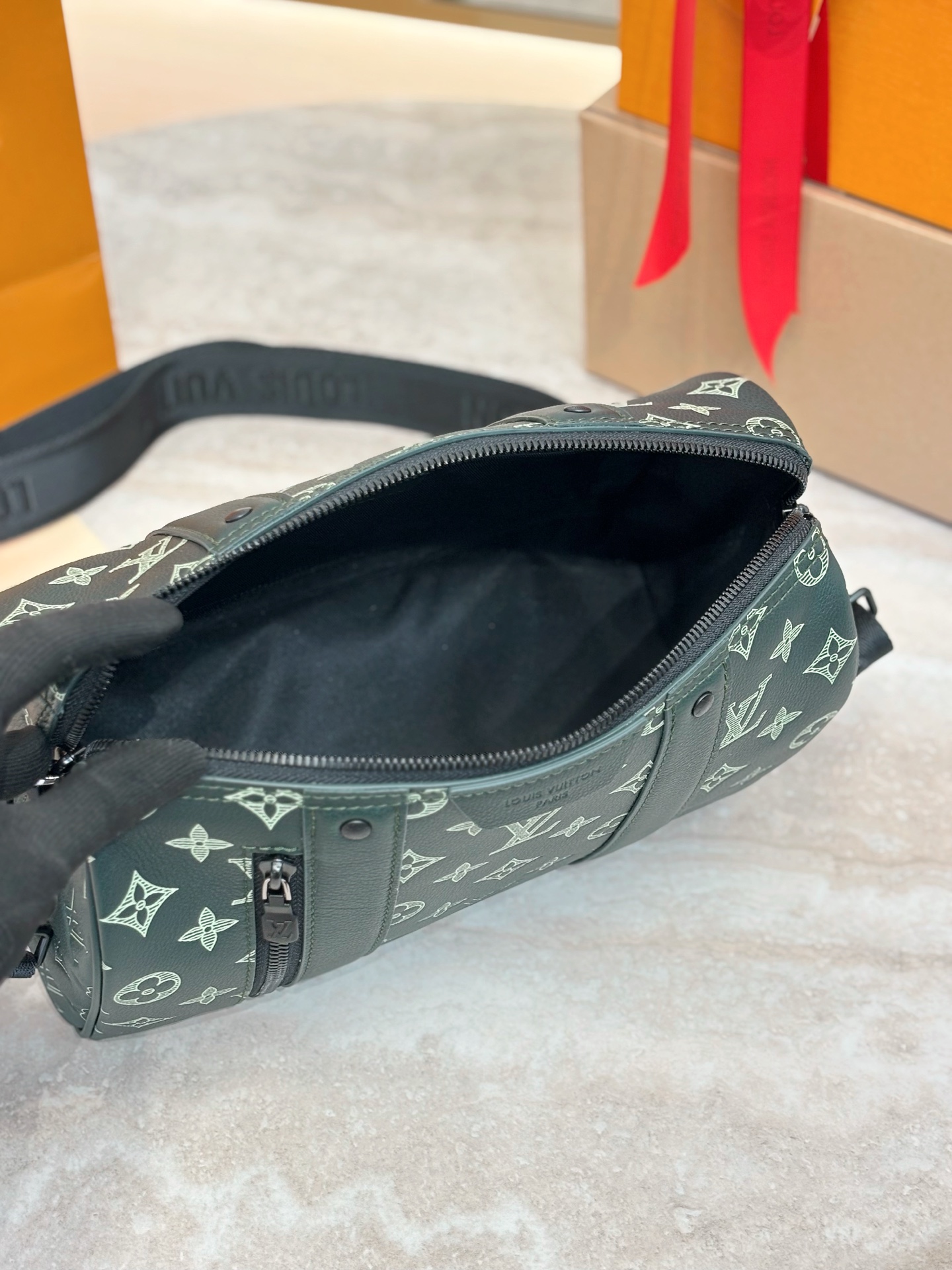 Louis Vuitton Basic Bag Cow Leather Green 15cm-m-l-s