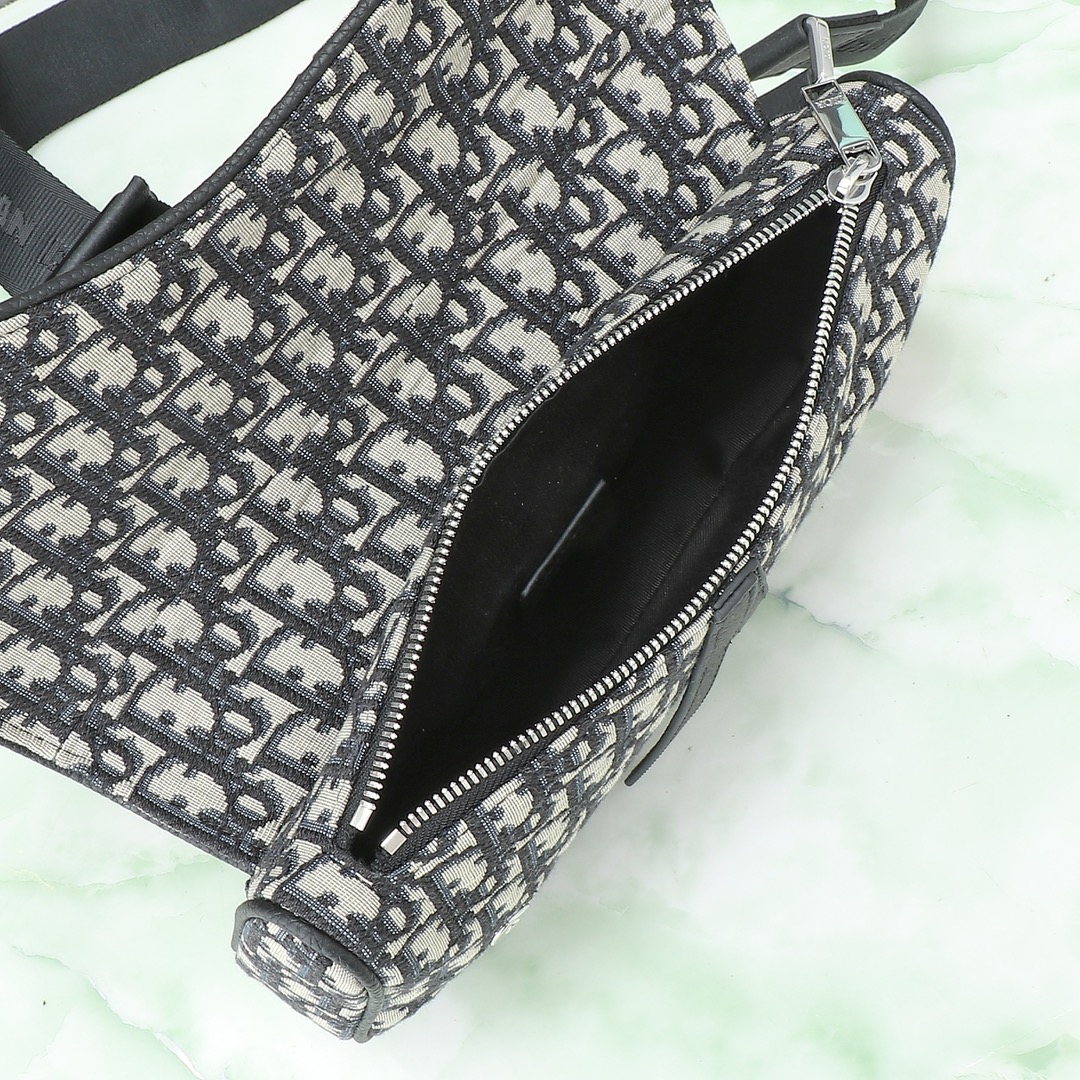 Dior Male Basic Bag Cow Leather Black L-s