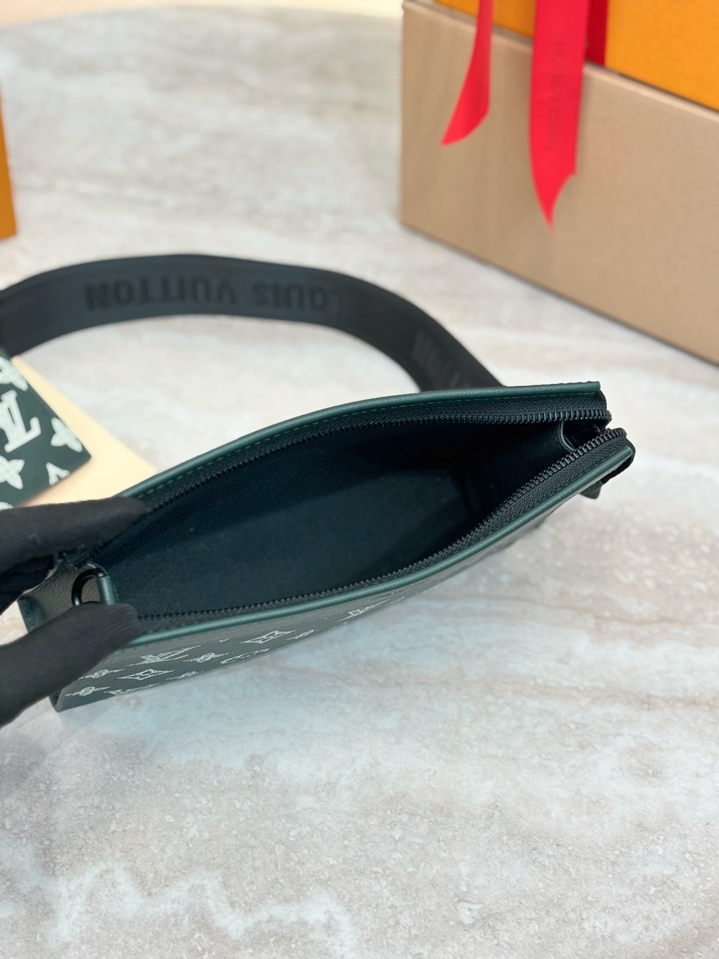 Louis Vuitton Basic Bag Cow Leather Green M-s