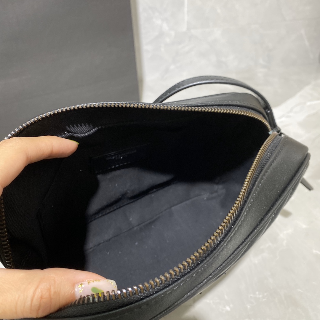 Louis Vuitton Basic Bag Cow Leather M-l