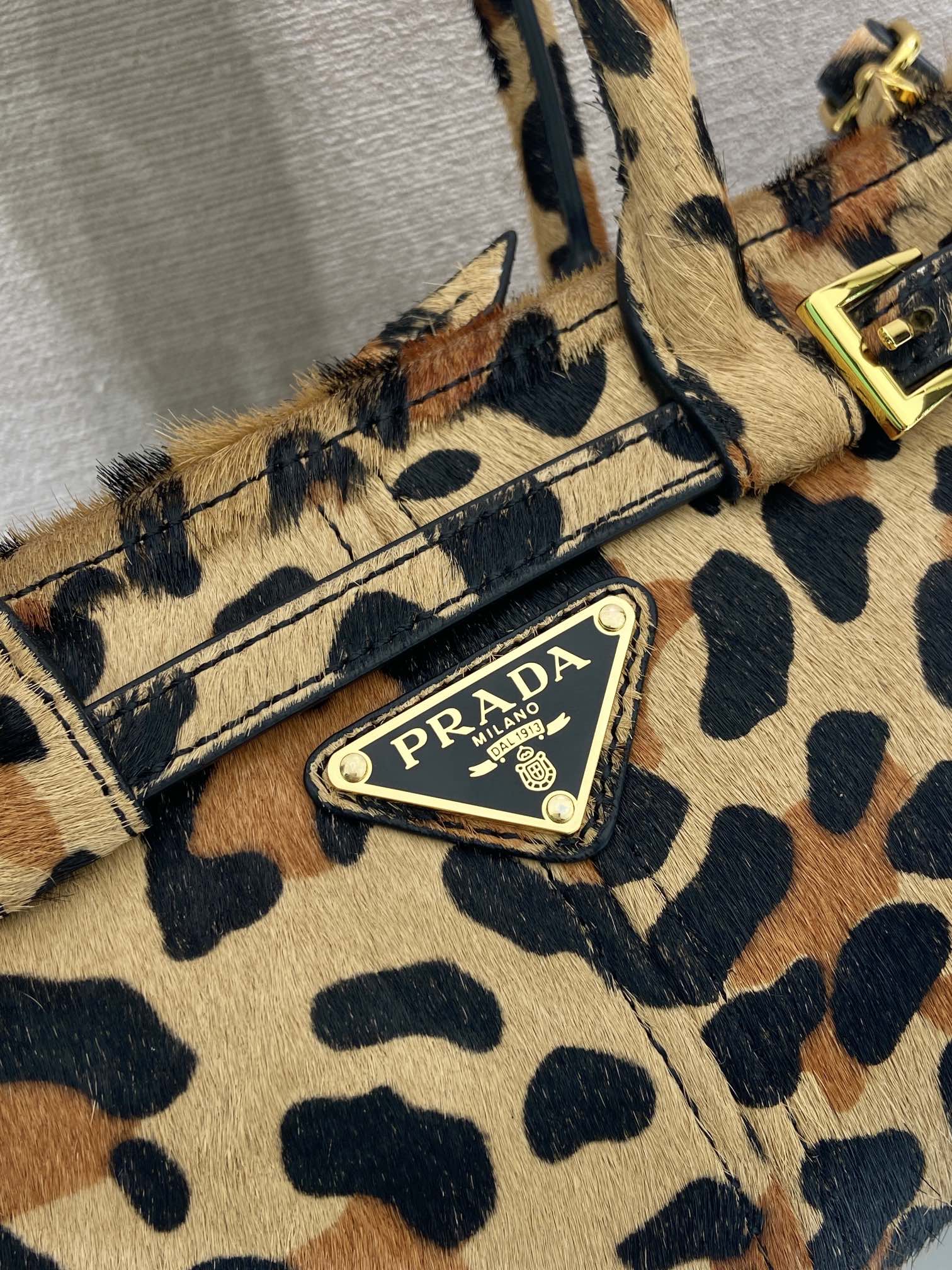 Prada Tote Bag M-l-s