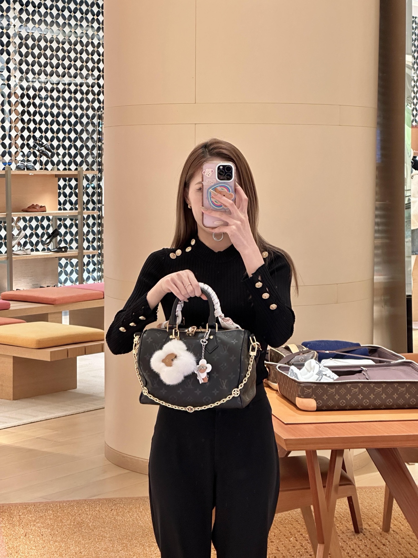 Louis Vuitton Basic Bag Black L-s