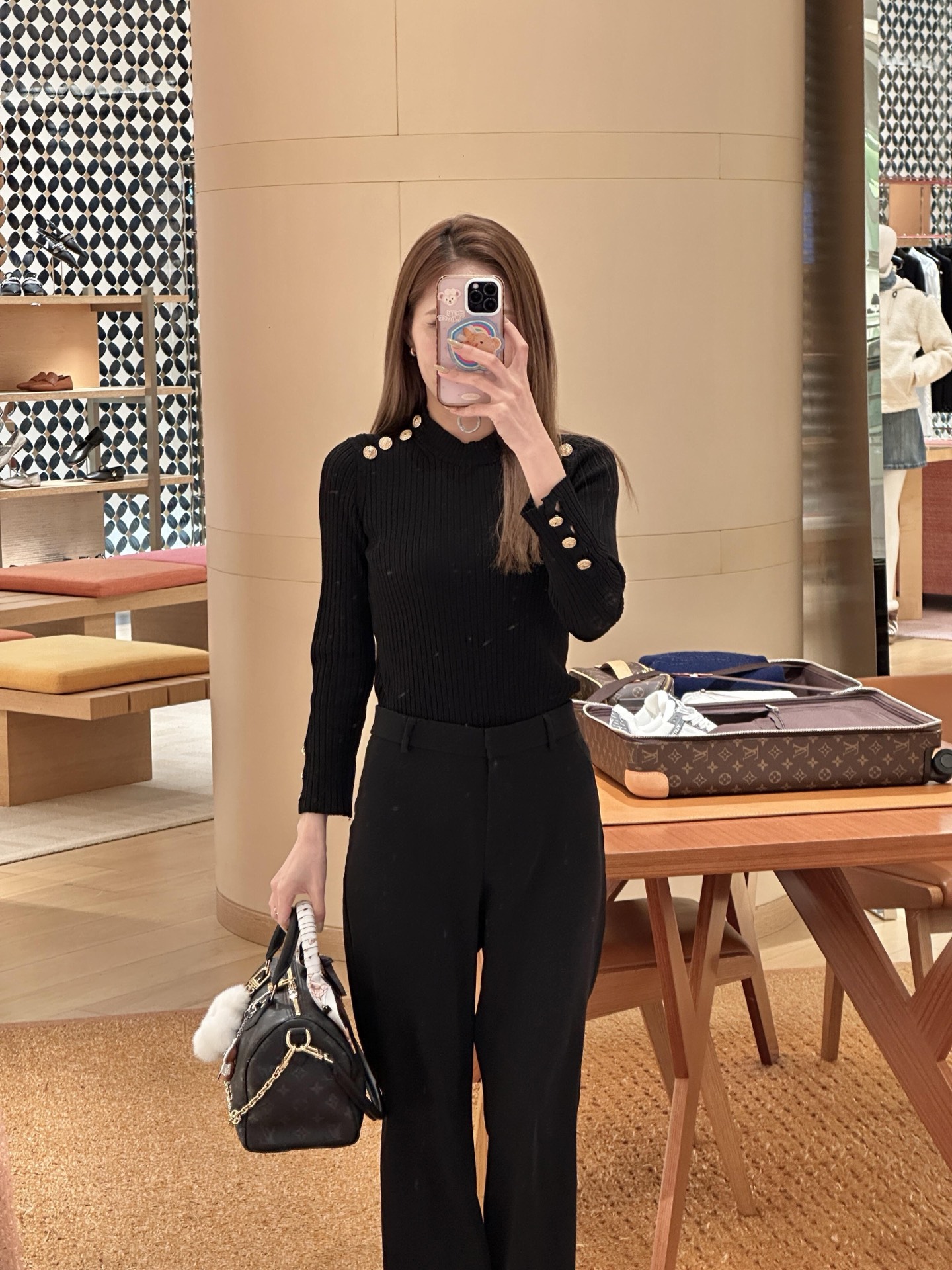 Louis Vuitton Basic Bag Black L-s