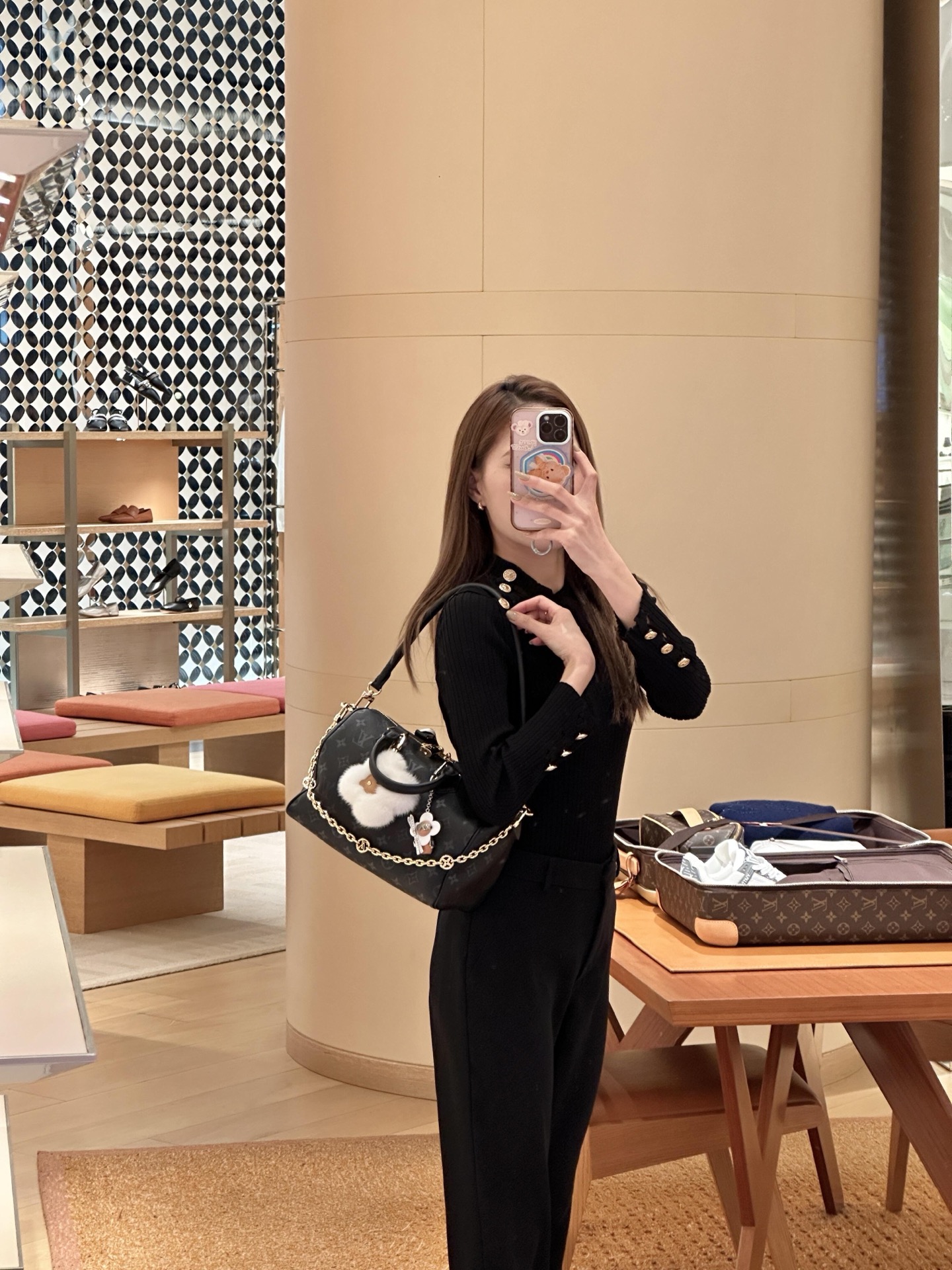 Louis Vuitton Basic Bag Black L-s