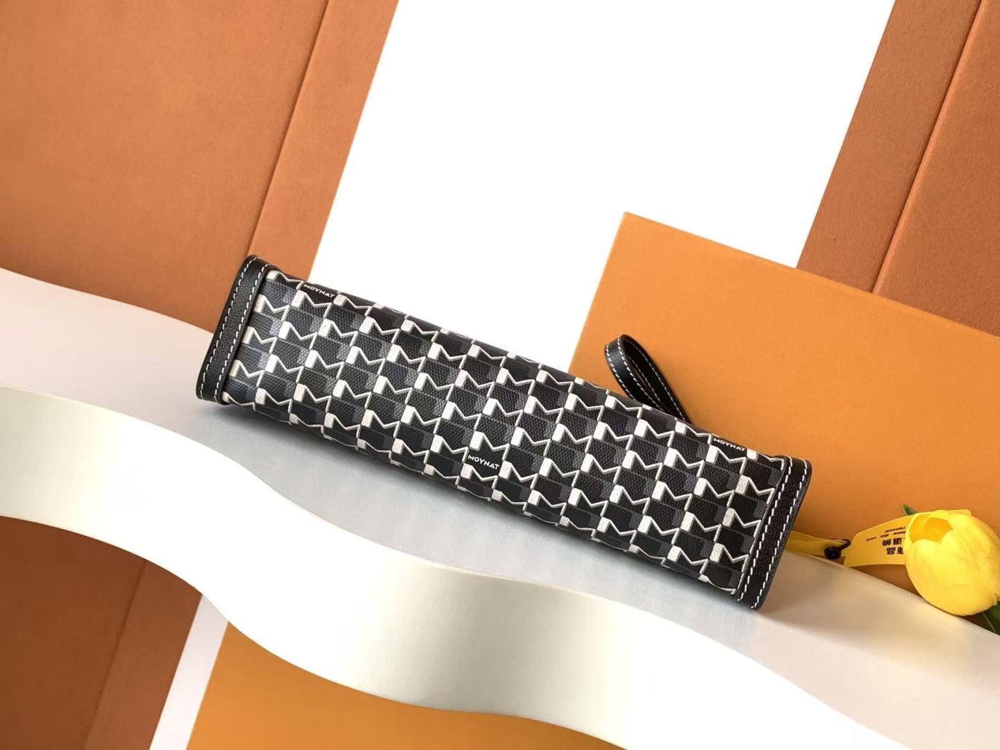 Louis Vuitton Basic Bag M-s