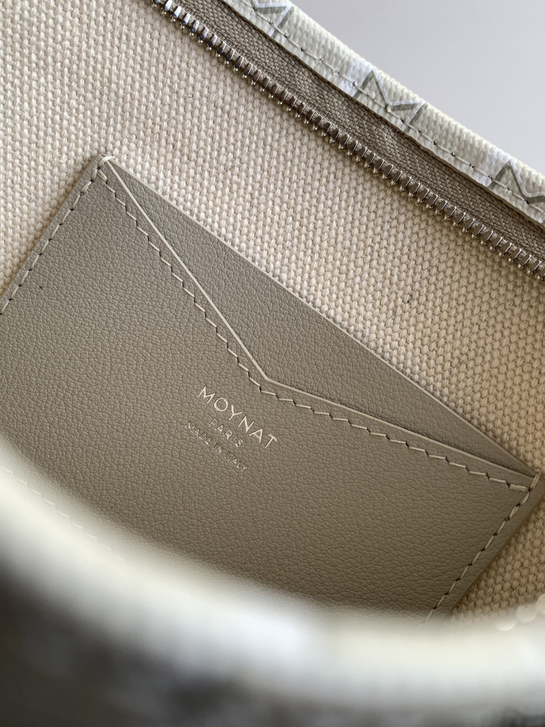 Louis Vuitton Basic Bag M-s