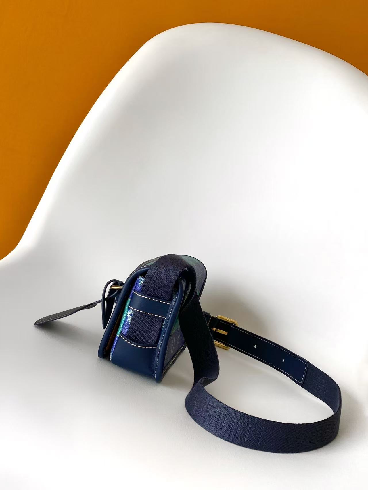 Louis Vuitton Basic Bag M-s