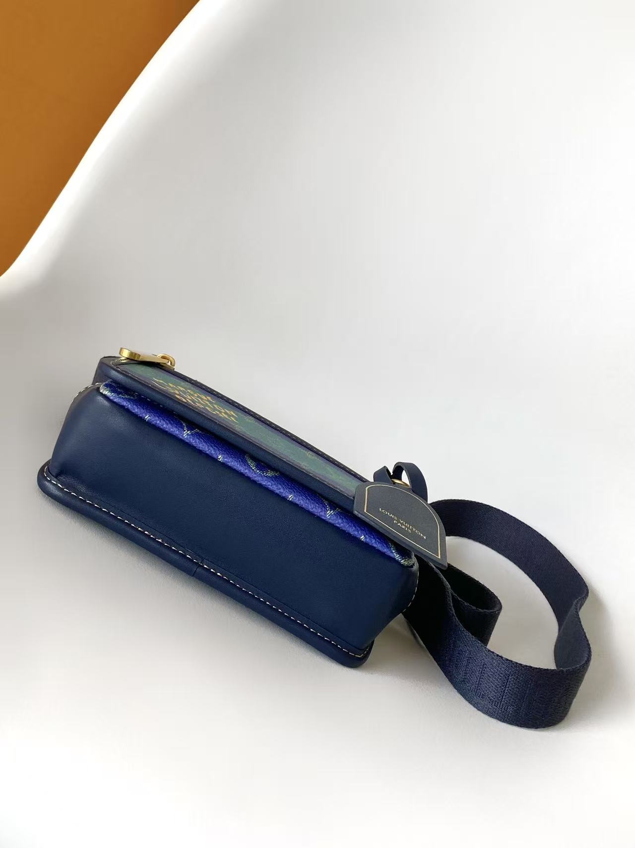 Louis Vuitton Basic Bag M-s