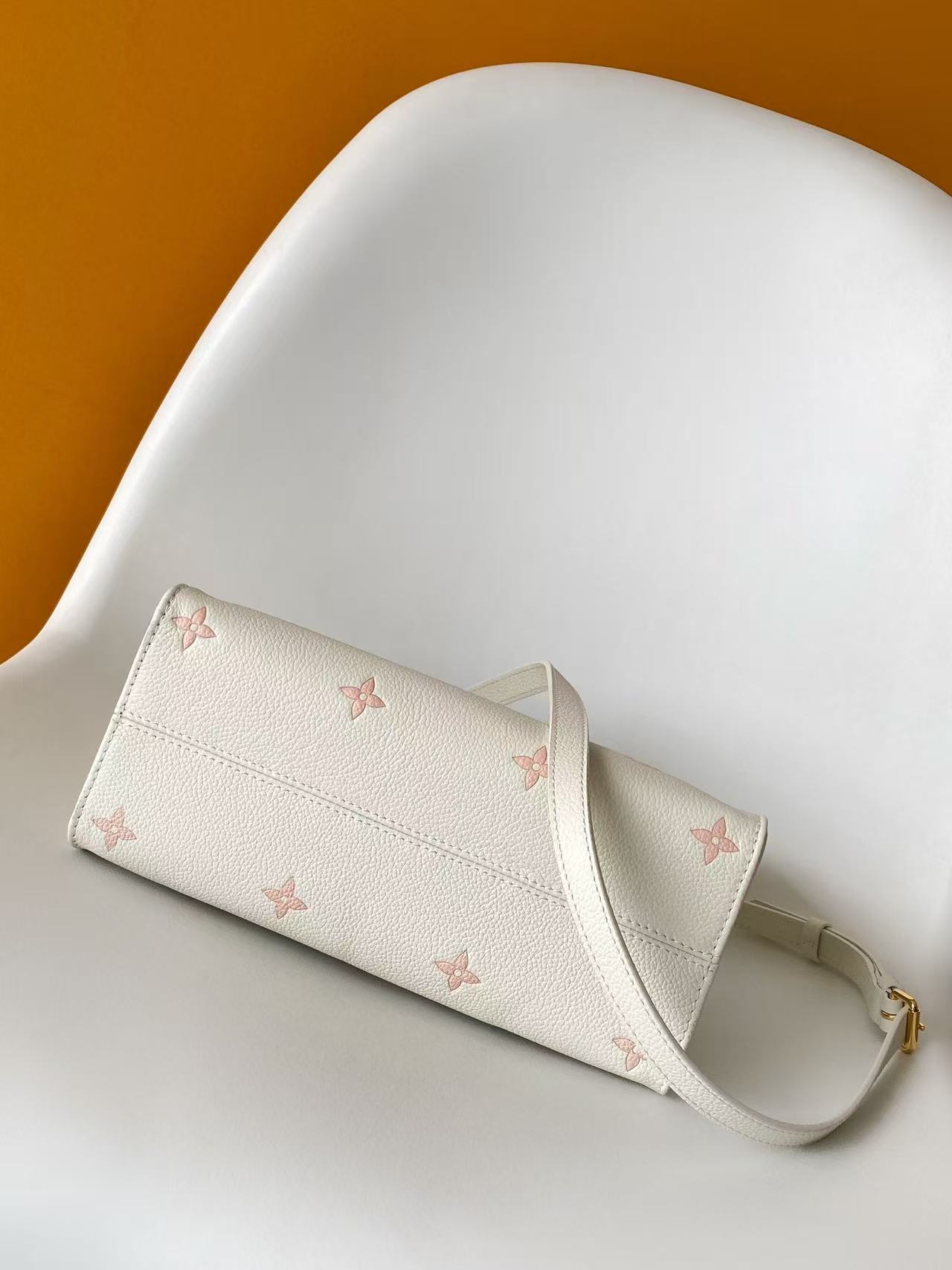 Louis Vuitton Basic Bag Pink M