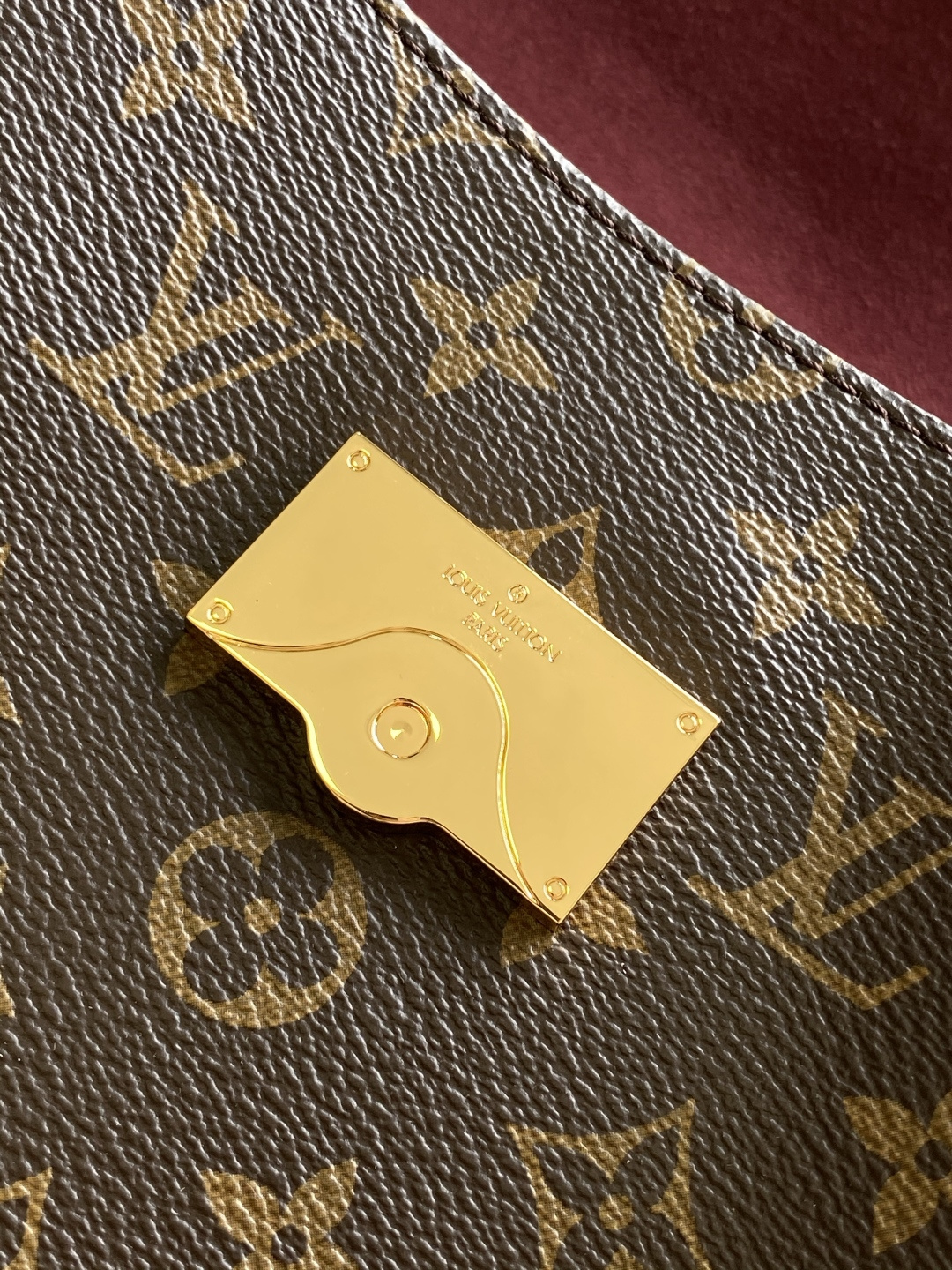 Louis Vuitton Basic Bag Canvas M