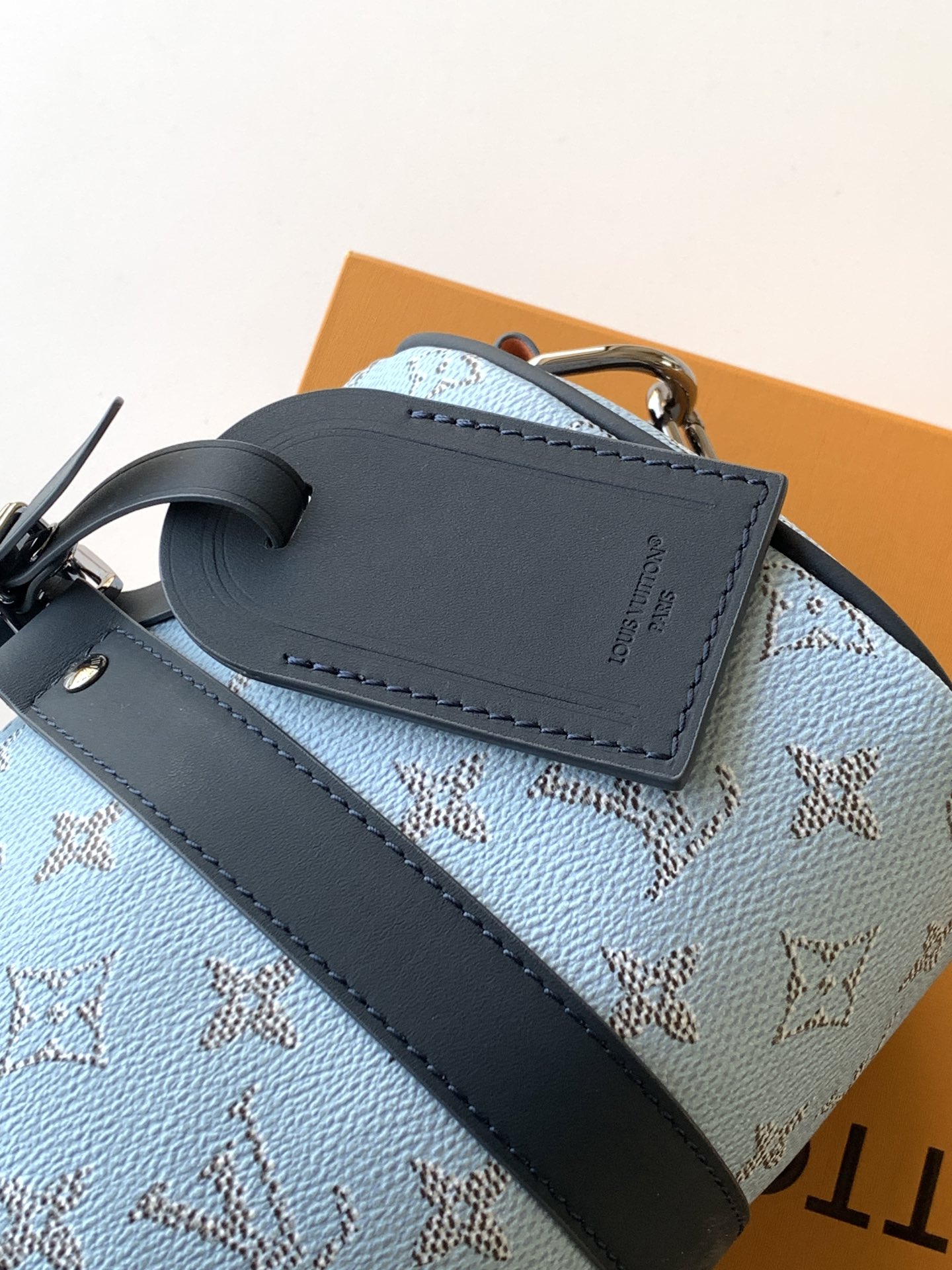 Louis Vuitton Basic Bag Cow Leather Blue 25cm-m-l