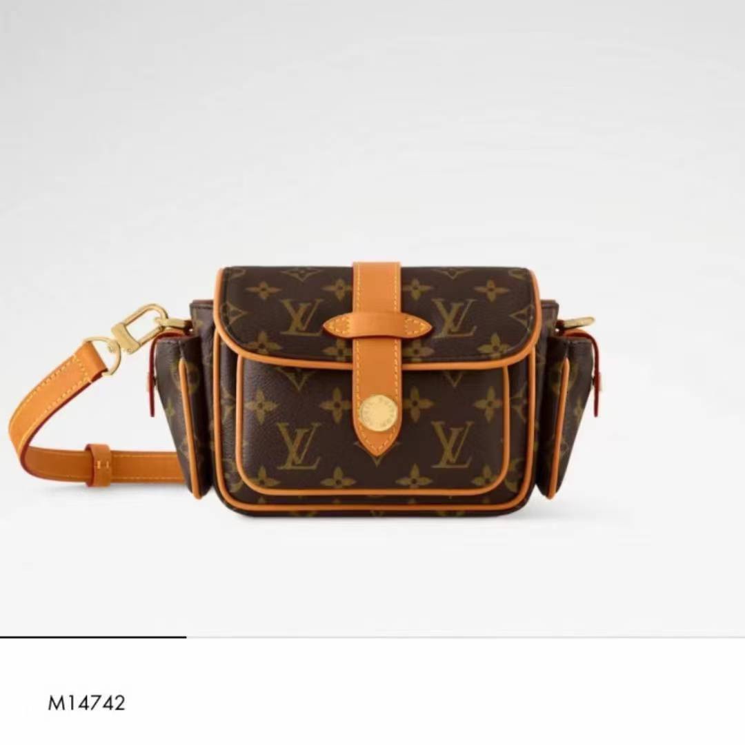 Louis Vuitton Basic Bag Cow Leather M