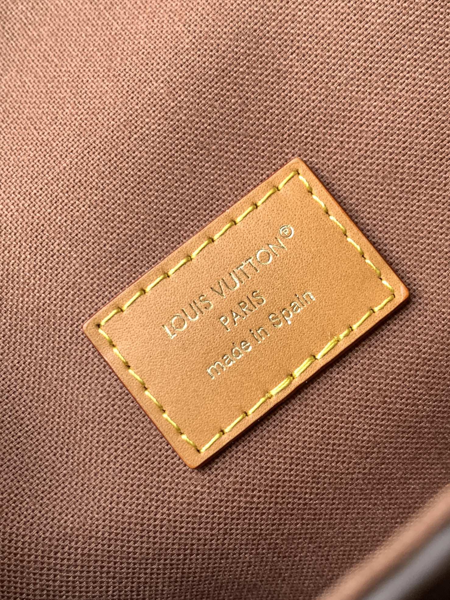 Louis Vuitton Basic Bag Cow Leather M