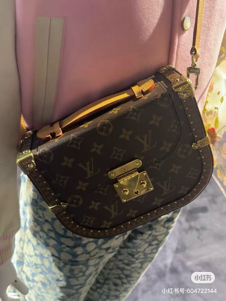 Louis Vuitton Basic Bag M-s