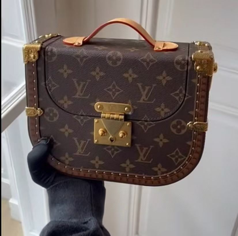 Louis Vuitton Basic Bag M-s