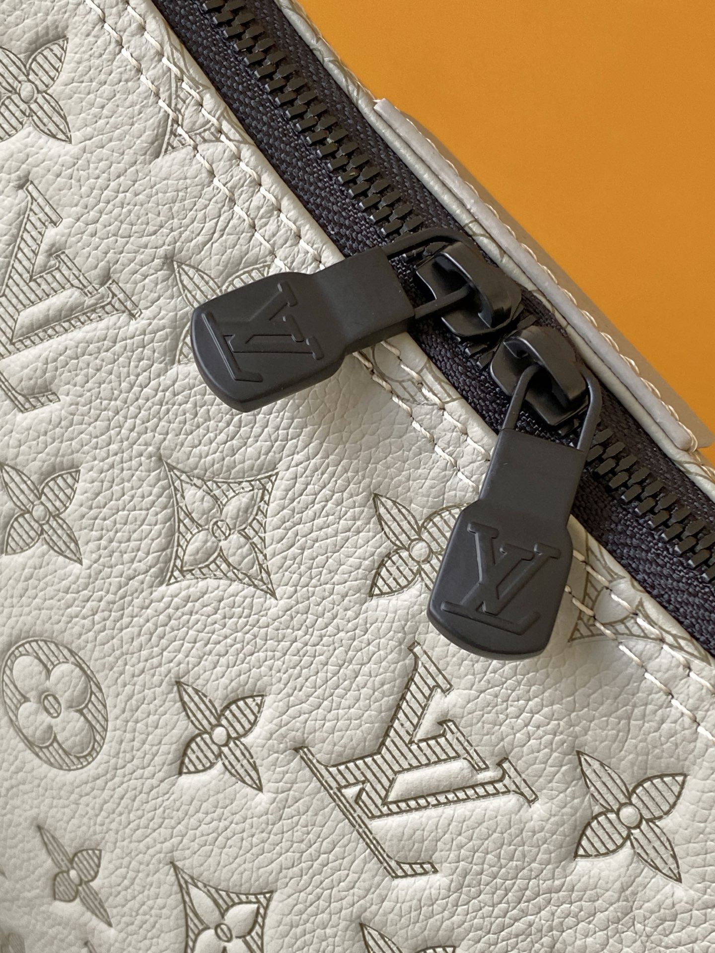 Louis Vuitton Basic Bag Cow Leather Black M-l-s