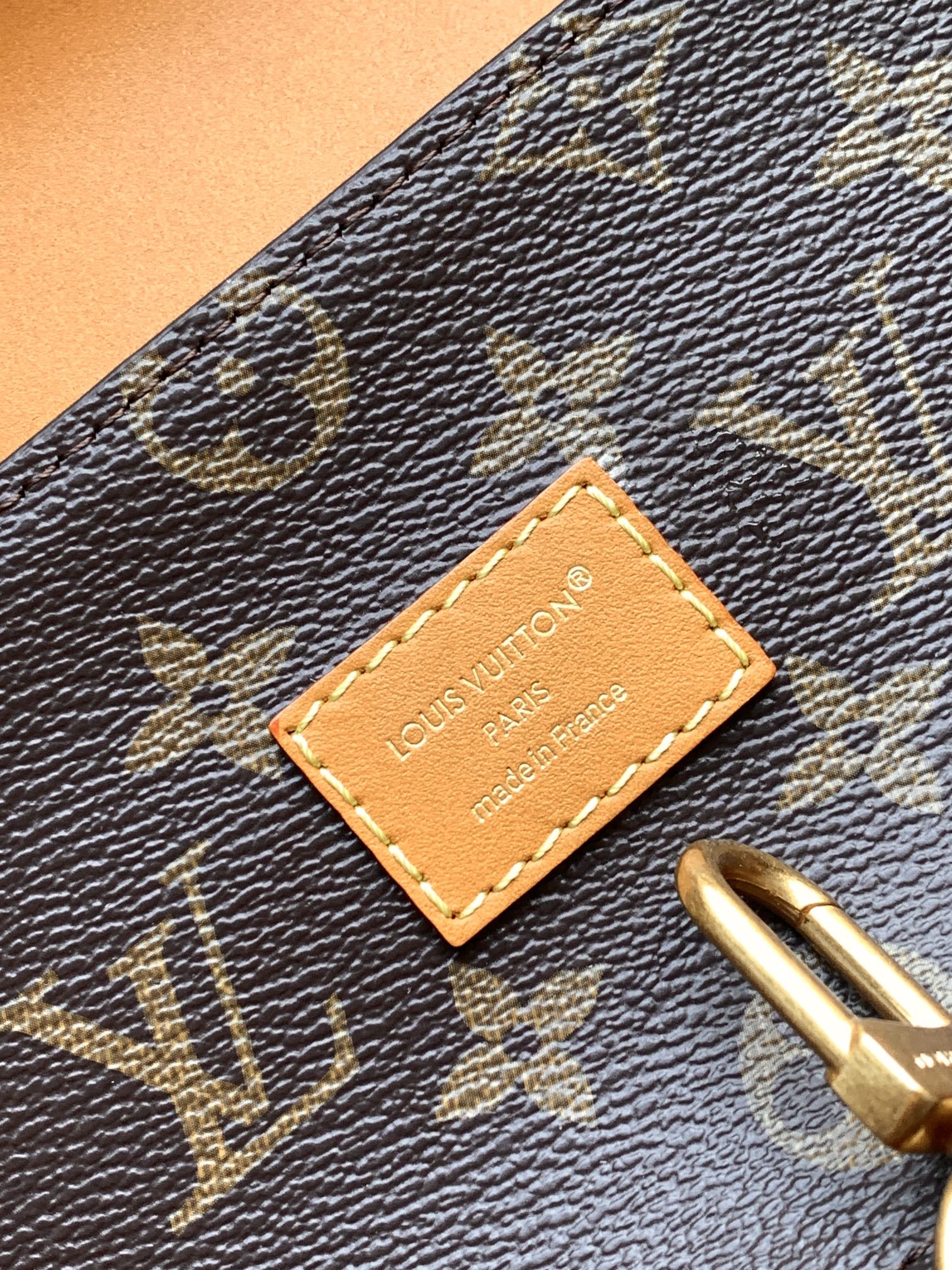 Louis Vuitton Basic Bag Canvas M-l-s