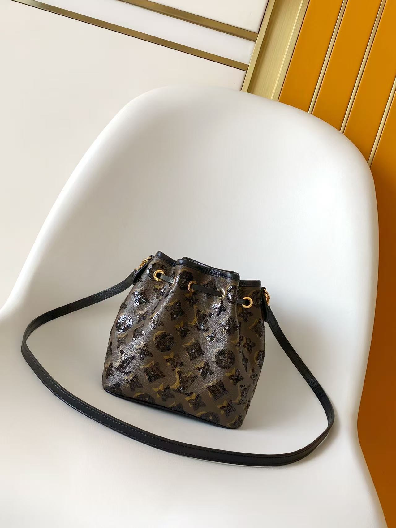 Louis Vuitton Basic Bag Canvas M-l-s